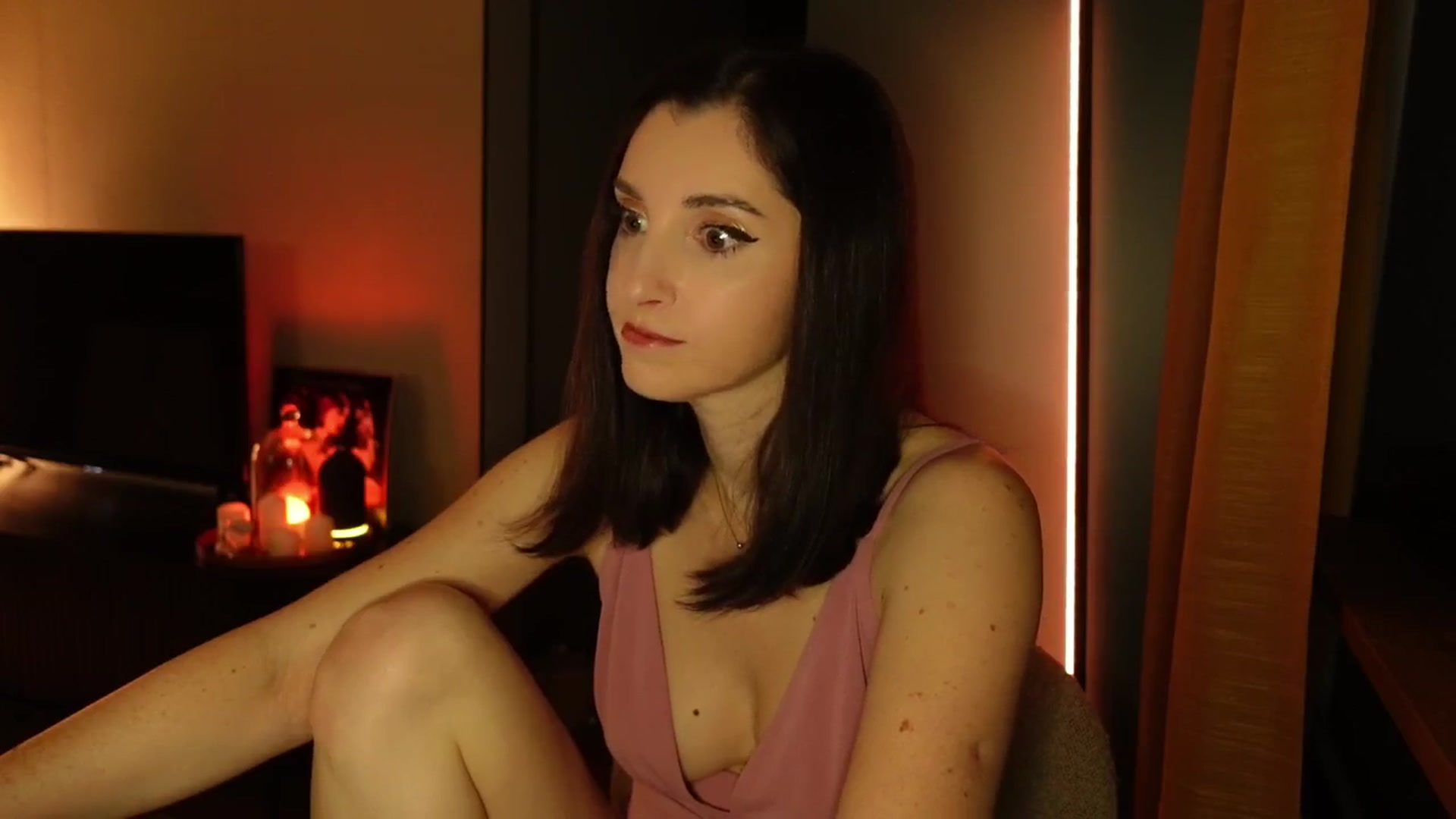Gallery image thumbnail from Maddie's myfreecams stream on, 11/29/2024, 01:41 image 19 of 20