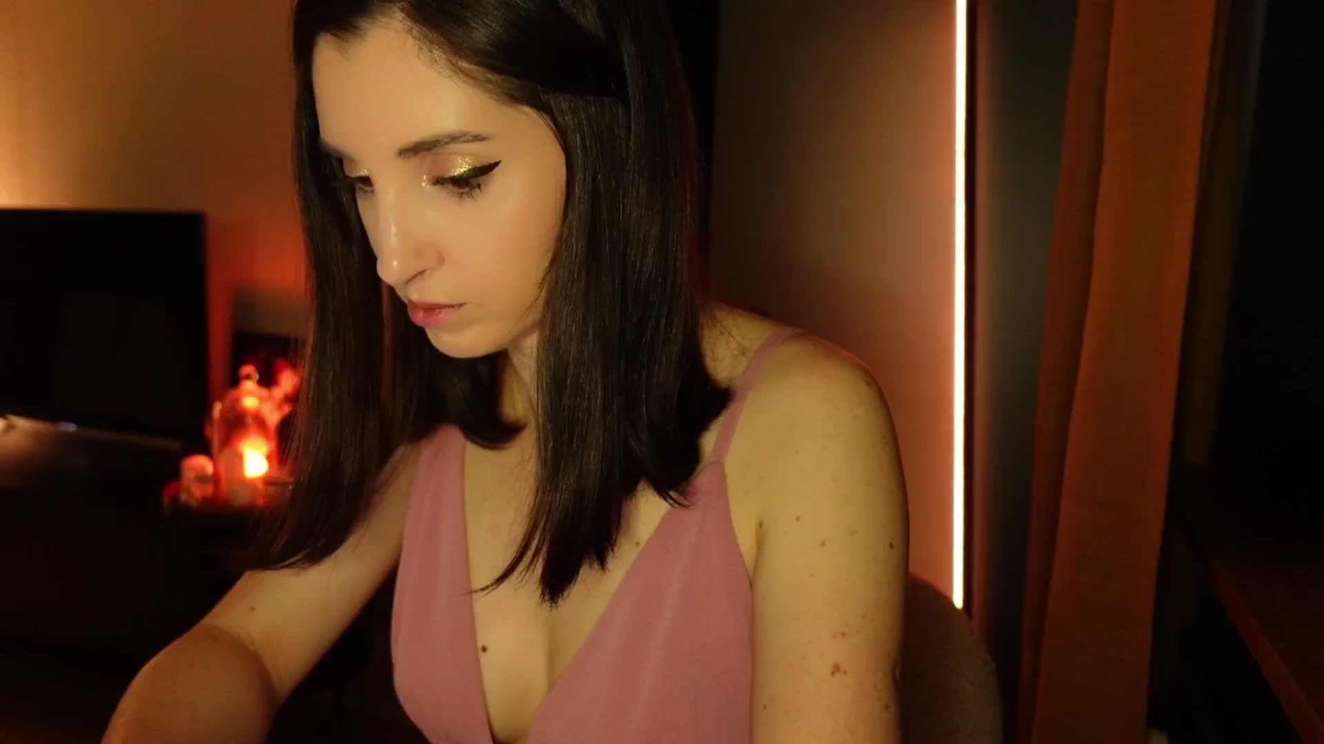 Gallery image thumbnail from Maddie's myfreecams stream on, 11/29/2024, 03:16 image 16 of 20