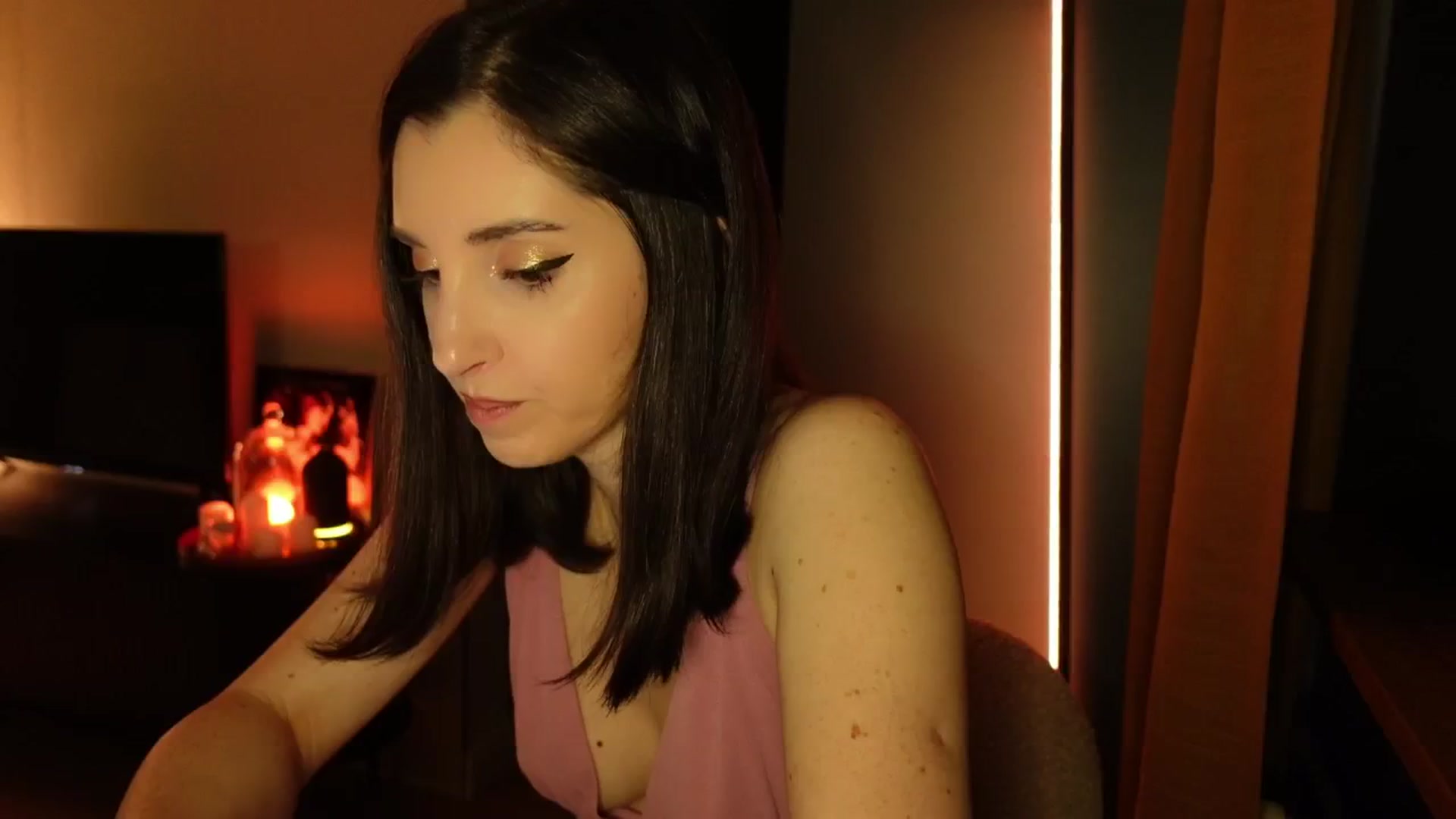 Gallery image thumbnail from Maddie's myfreecams stream on, 11/29/2024, 03:16 image 15 of 20