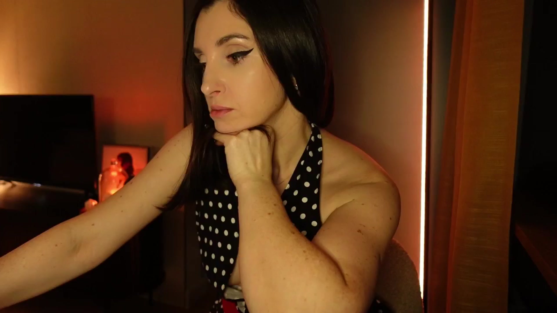Gallery image thumbnail from Maddie's myfreecams stream on, 11/30/2024, 02:58 image 12 of 20