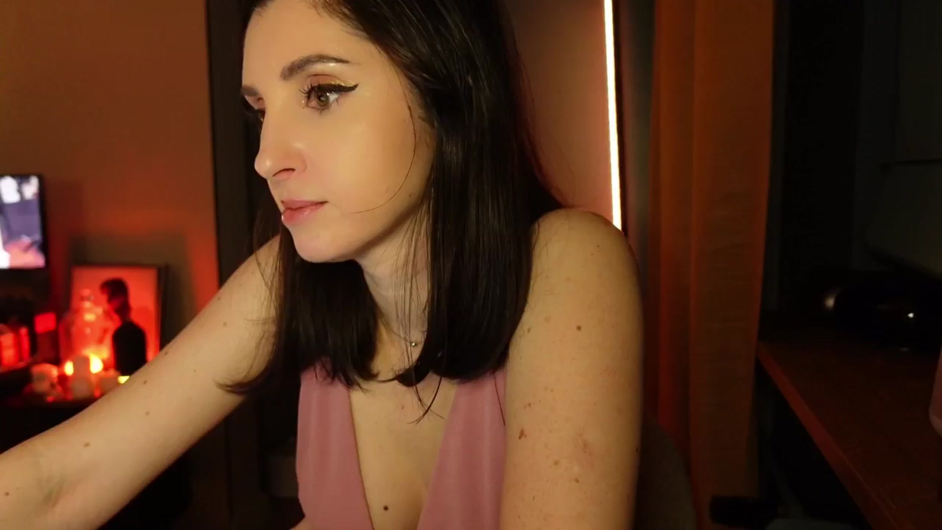 Gallery image thumbnail from Maddie's myfreecams stream on, 12/05/2024, 02:02 image 16 of 20