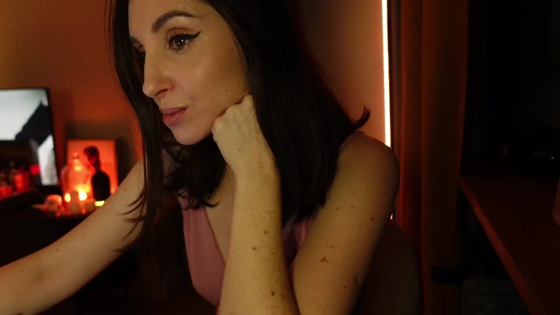 Gallery image thumbnail from Maddie's myfreecams stream on, 12/05/2024, 04:01 image 17 of 20