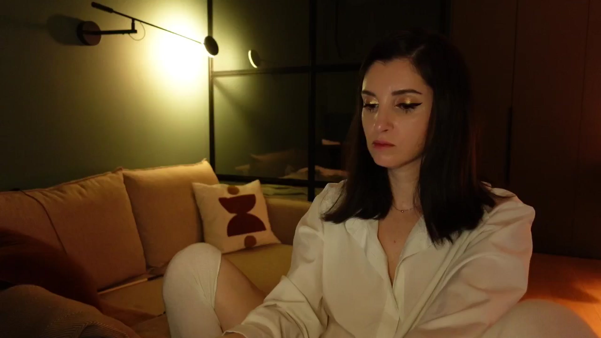 Gallery image thumbnail from Maddie's myfreecams stream on, 12/19/2024, 01:36 image 17 of 20