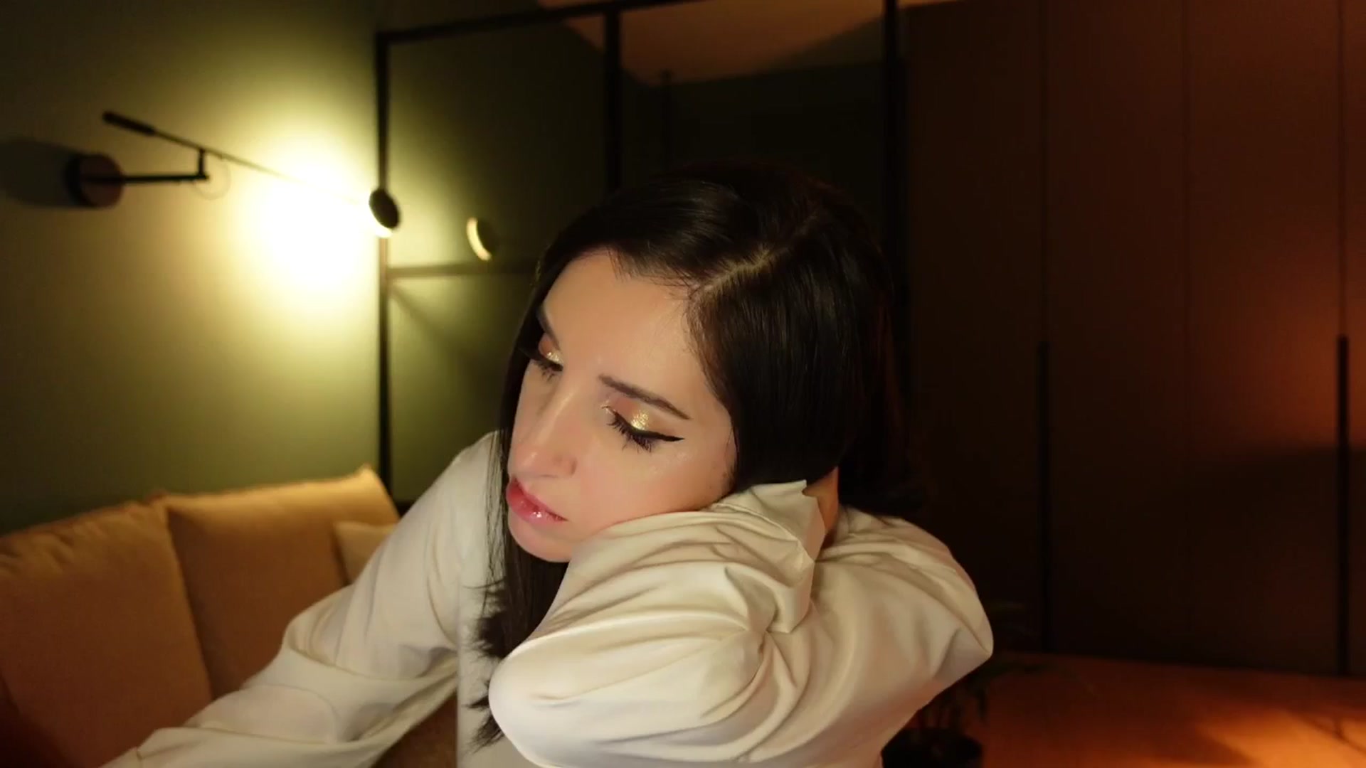 Gallery image thumbnail from Maddie's myfreecams stream on, 12/19/2024, 02:13 image 20 of 20