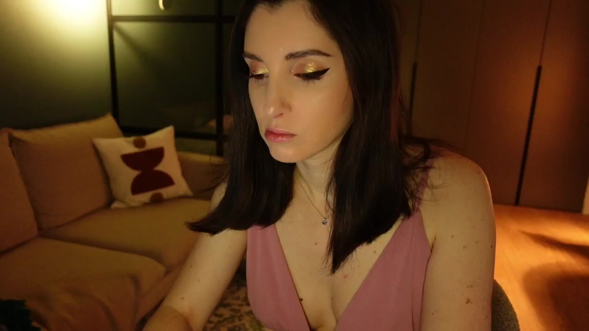 Gallery image thumbnail from Maddie's myfreecams stream on, 12/30/2024, 23:34 image 3 of 20