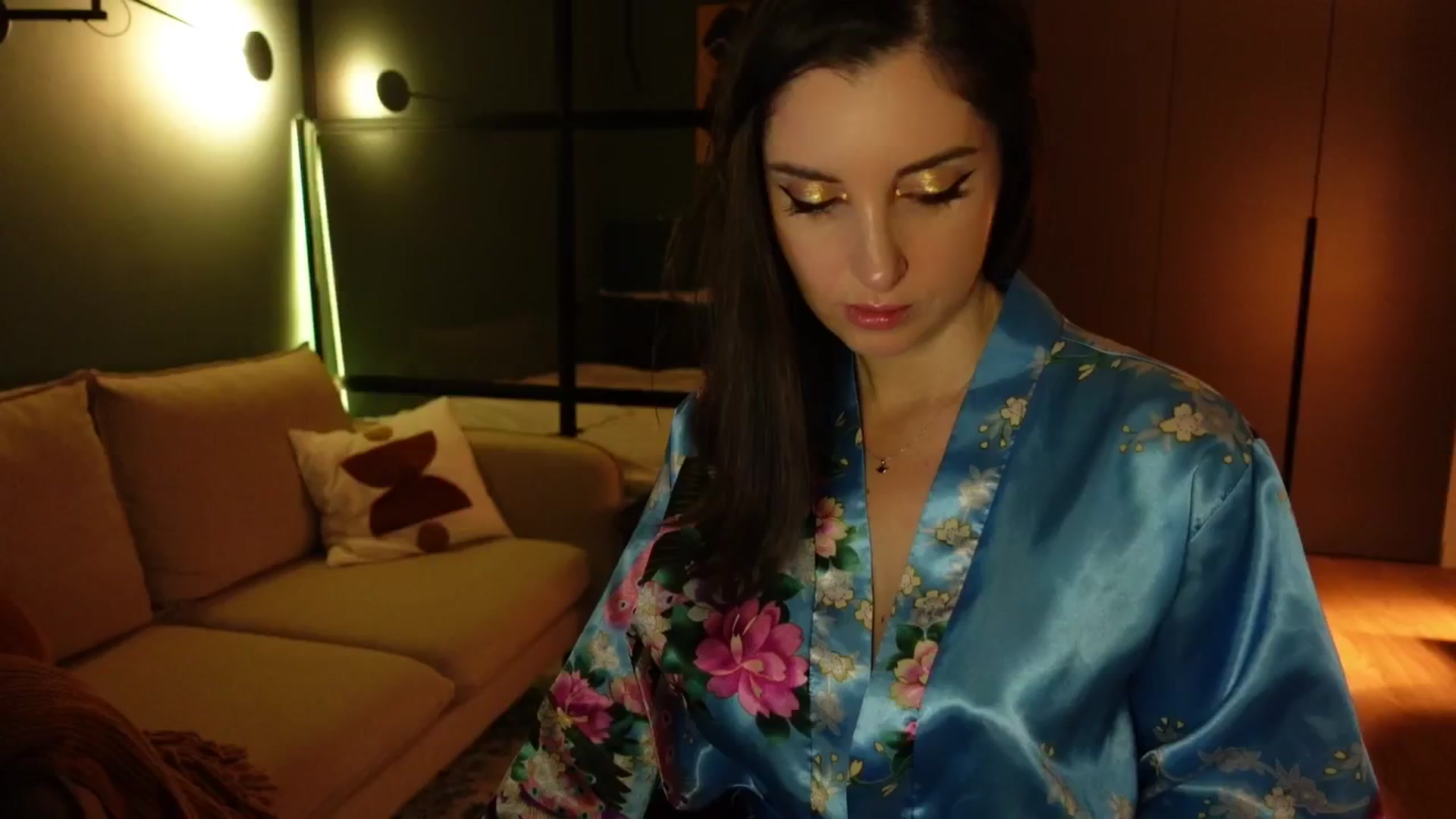 Gallery image thumbnail from Maddie's myfreecams stream on, 01/07/2025, 24:08 image 5 of 20