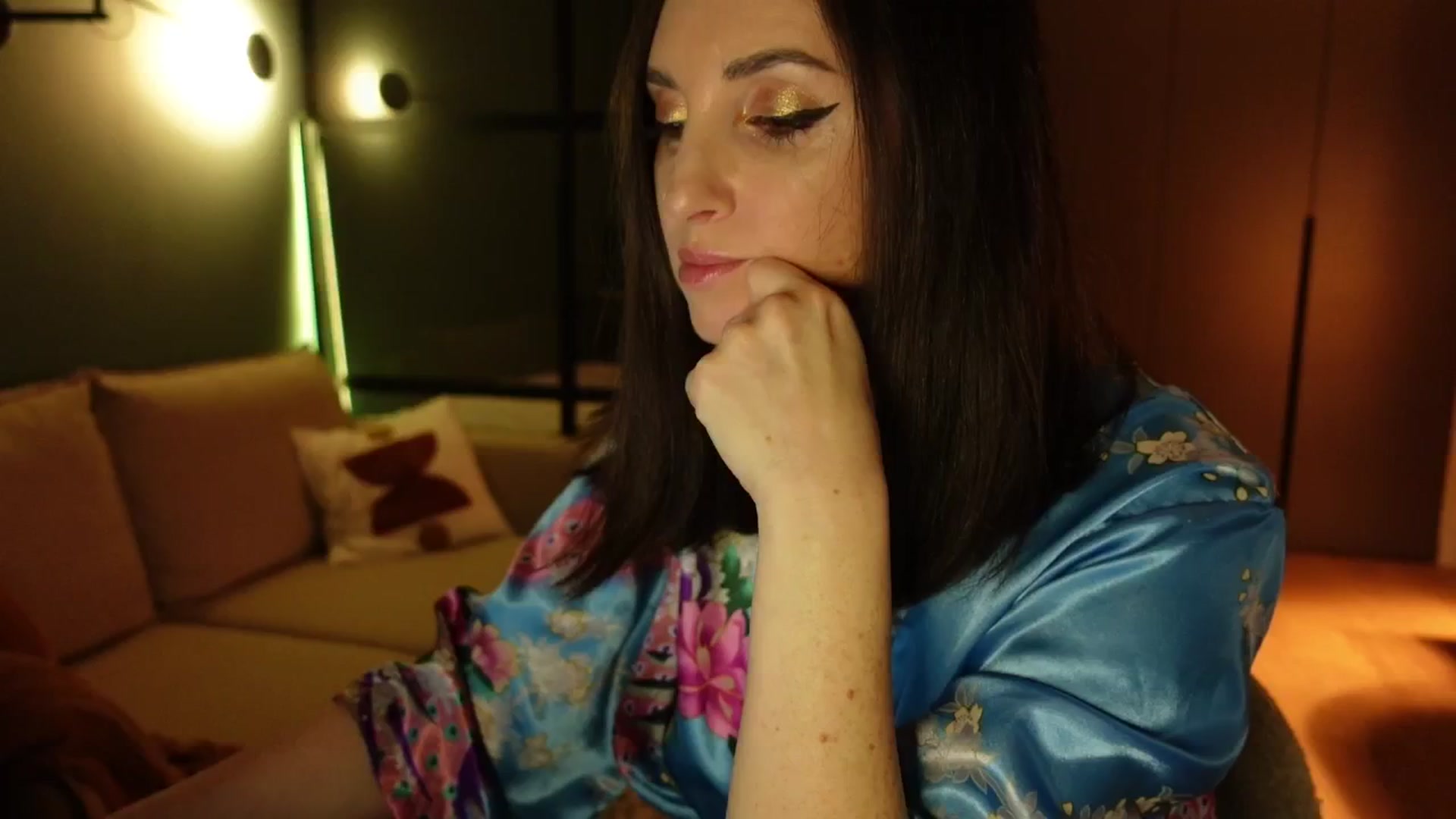 Gallery image thumbnail from Maddie's myfreecams stream on, 01/07/2025, 24:08 image 14 of 20