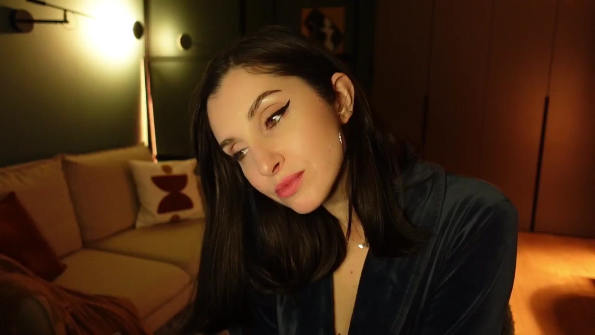 Gallery image thumbnail from Maddie's myfreecams stream on, 01/15/2025, 24:44 image 8 of 20