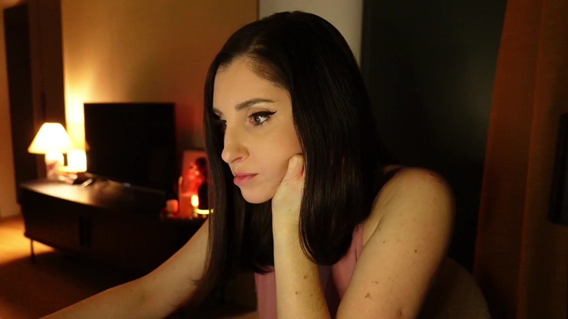 Gallery image thumbnail from Maddie's myfreecams stream on, 01/31/2025, 24:10 image 4 of 20