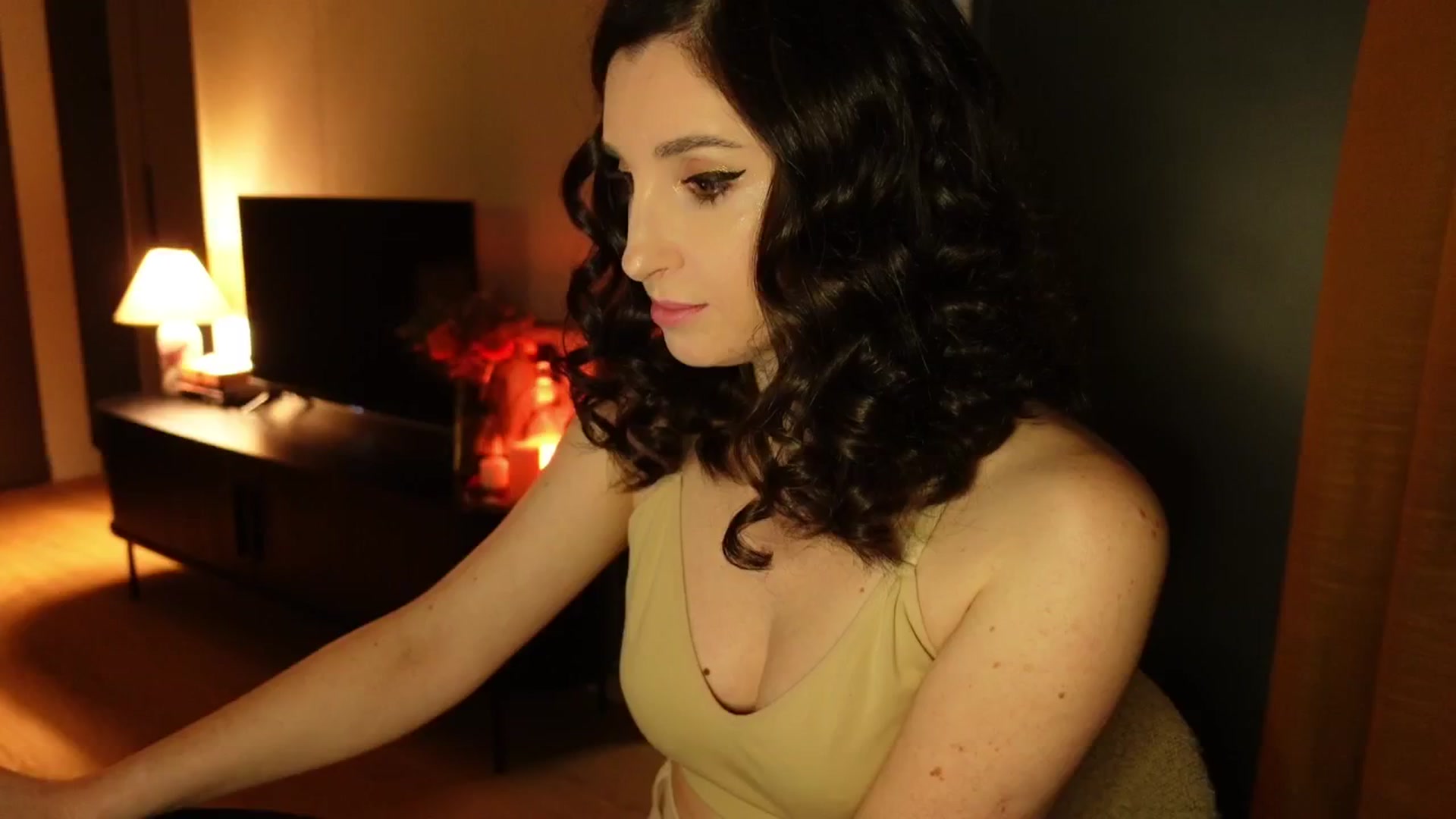 Gallery image thumbnail from Maddie's myfreecams stream on, 02/06/2025, 22:08 image 1 of 20