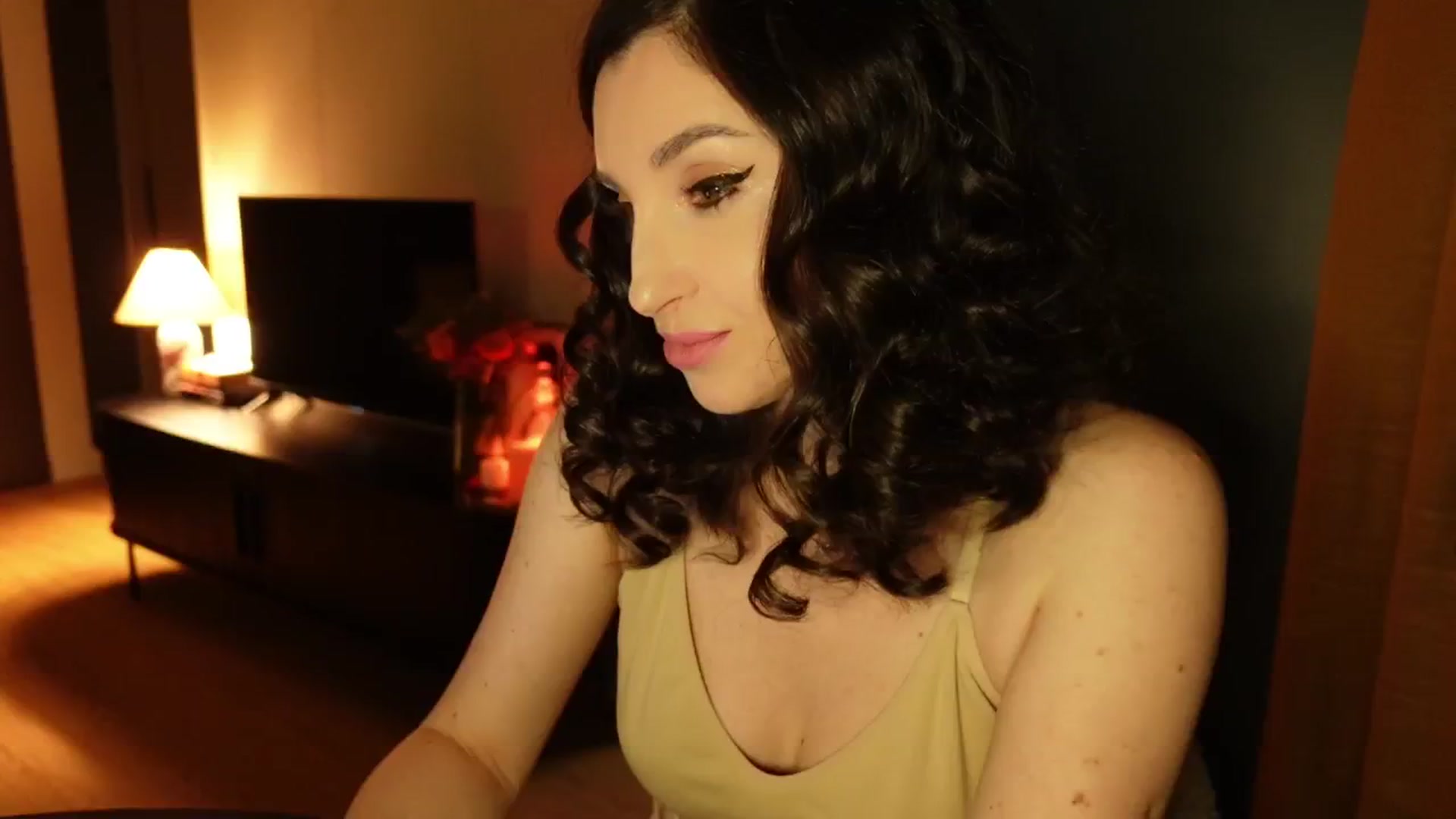 Gallery image thumbnail from Maddie's myfreecams stream on, 02/06/2025, 22:08 image 2 of 20