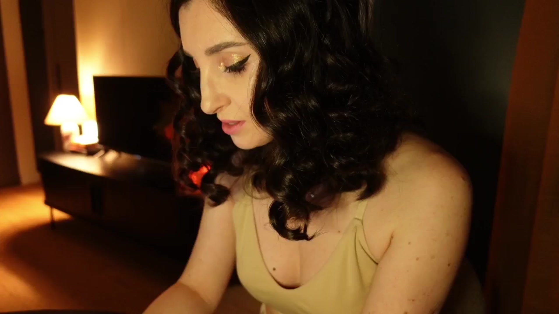 Gallery image thumbnail from Maddie's myfreecams stream on, 02/06/2025, 22:08 image 9 of 20
