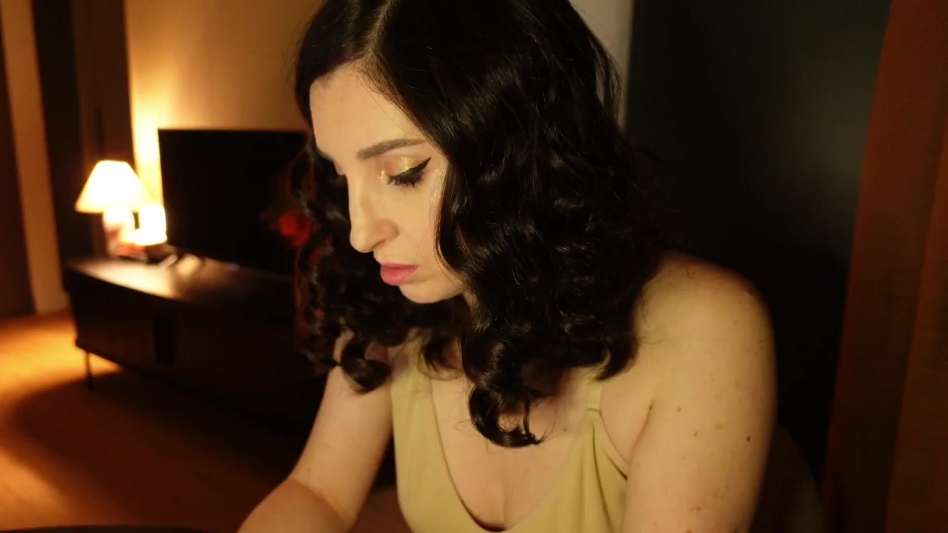 Gallery image thumbnail from Maddie's myfreecams stream on, 02/06/2025, 22:08 image 10 of 20
