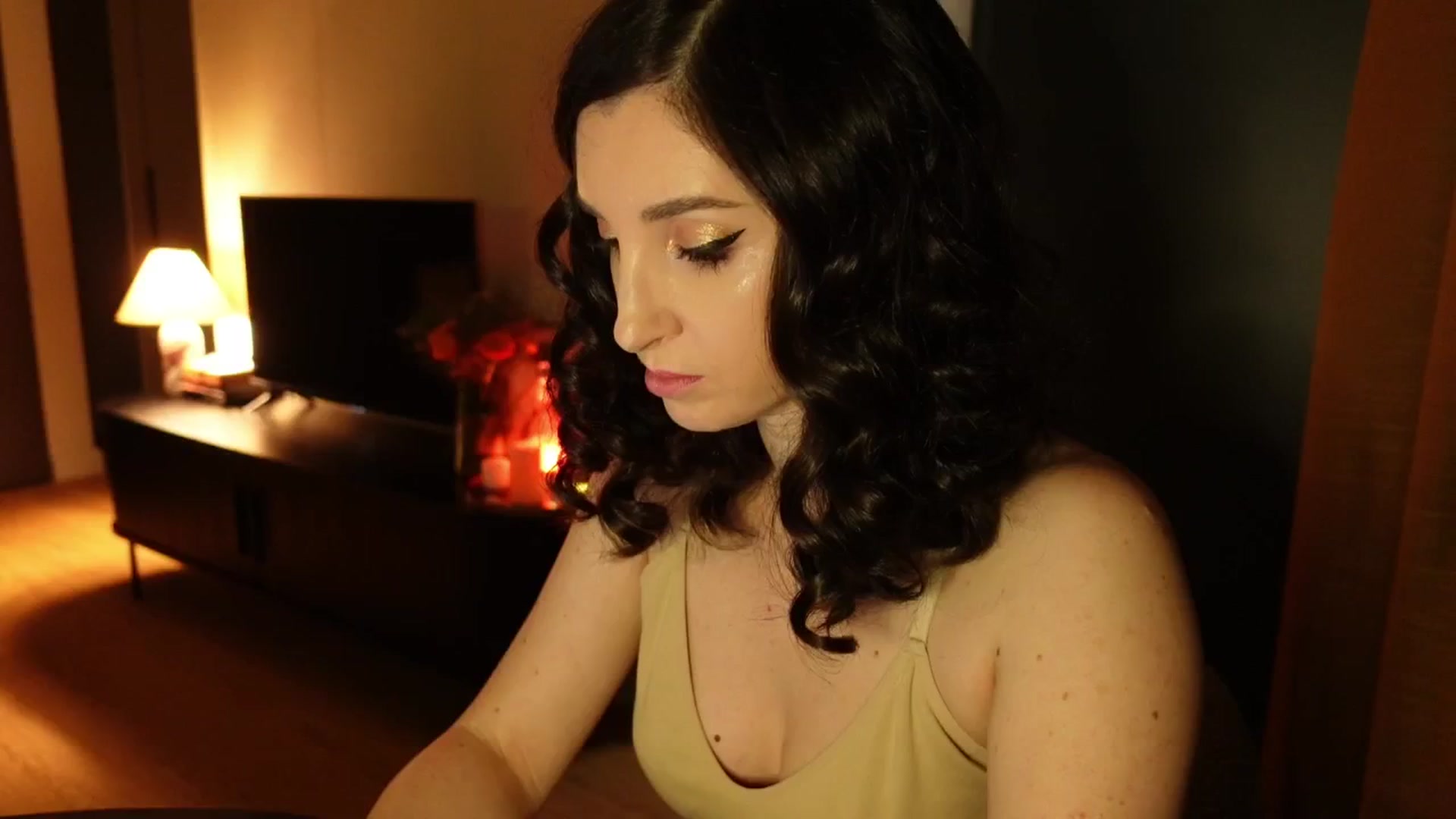 Gallery image thumbnail from Maddie's myfreecams stream on, 02/06/2025, 22:08 image 16 of 20