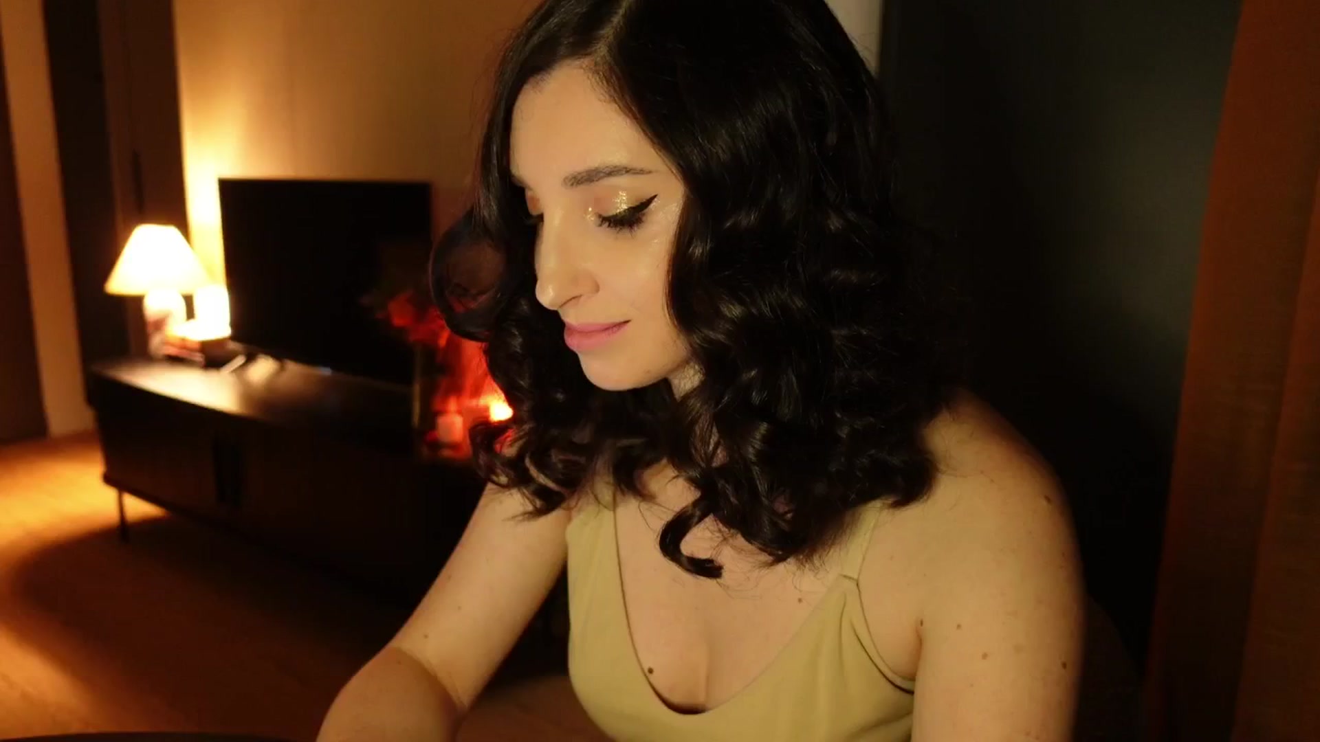 Gallery image thumbnail from Maddie's myfreecams stream on, 02/06/2025, 22:08 image 18 of 20