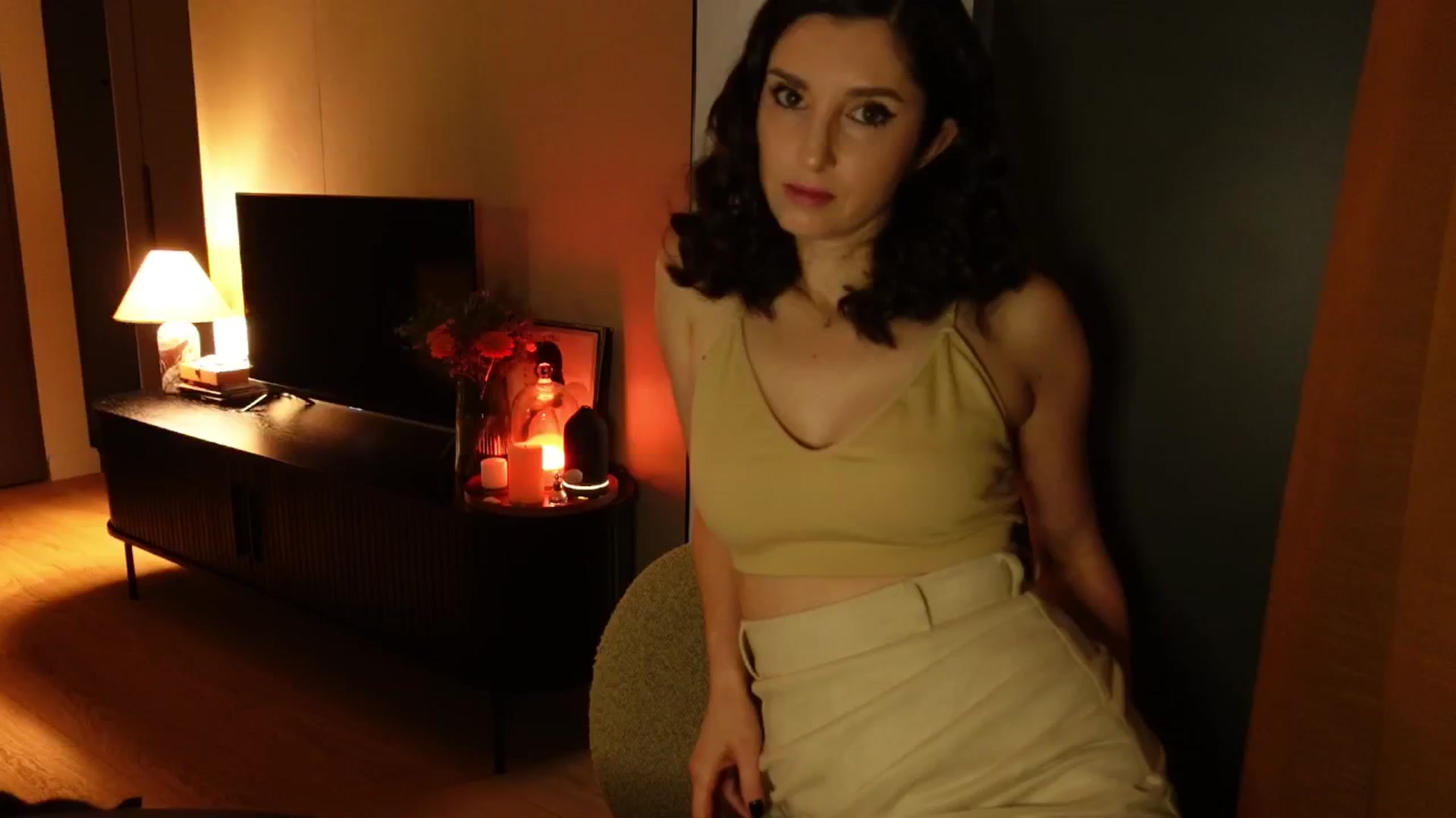 Gallery image thumbnail from Maddie's myfreecams stream on, 02/06/2025, 22:35 image 18 of 20