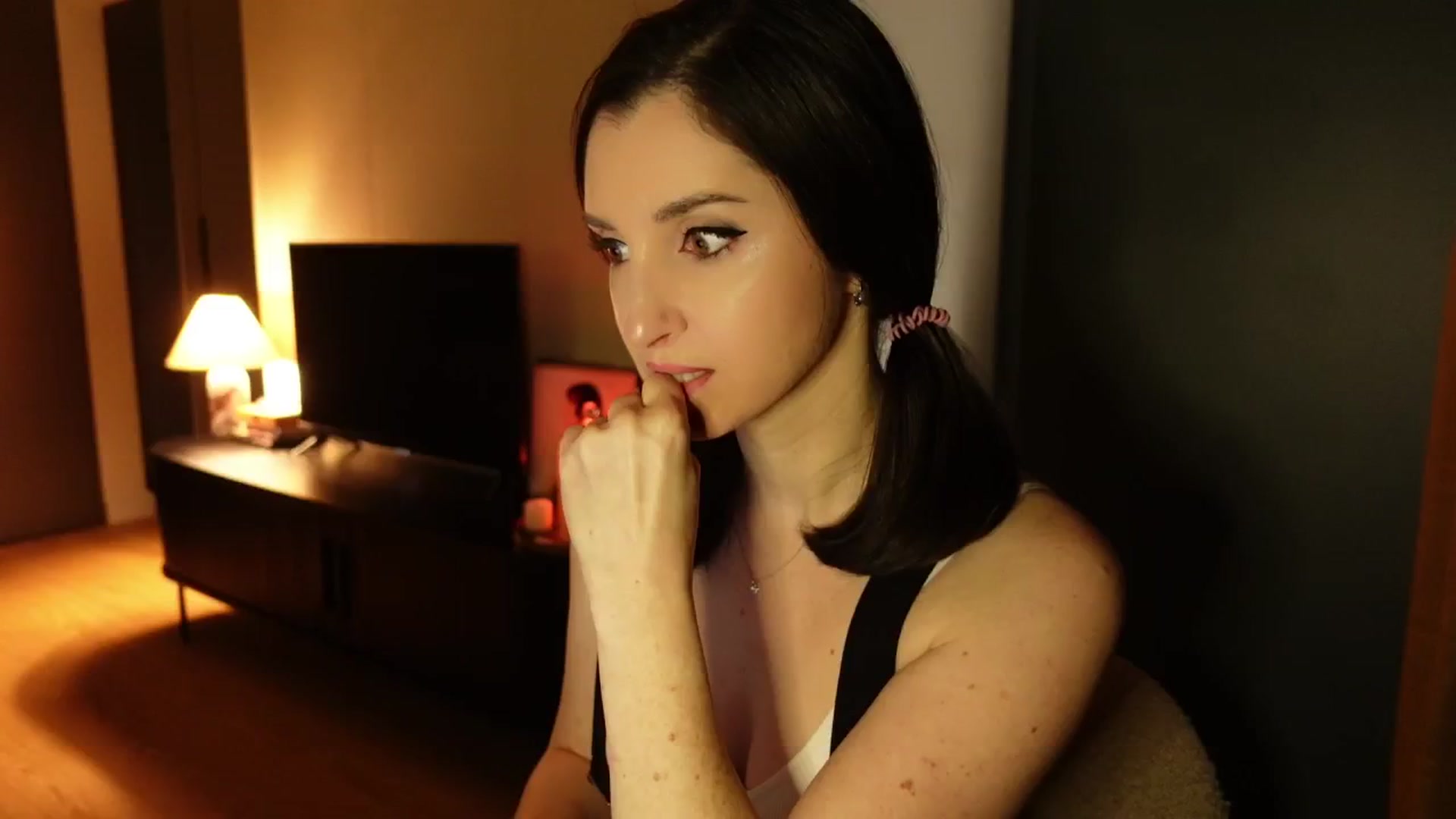Gallery image thumbnail from Maddie's myfreecams stream on, 02/13/2025, 18:12 image 14 of 20