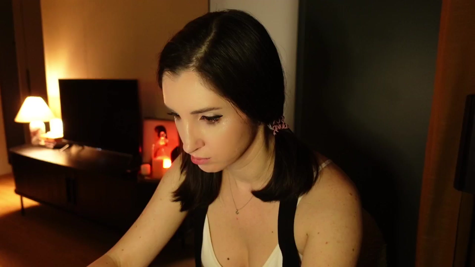 Gallery image thumbnail from Maddie's myfreecams stream on, 02/14/2025, 24:01 image 6 of 20