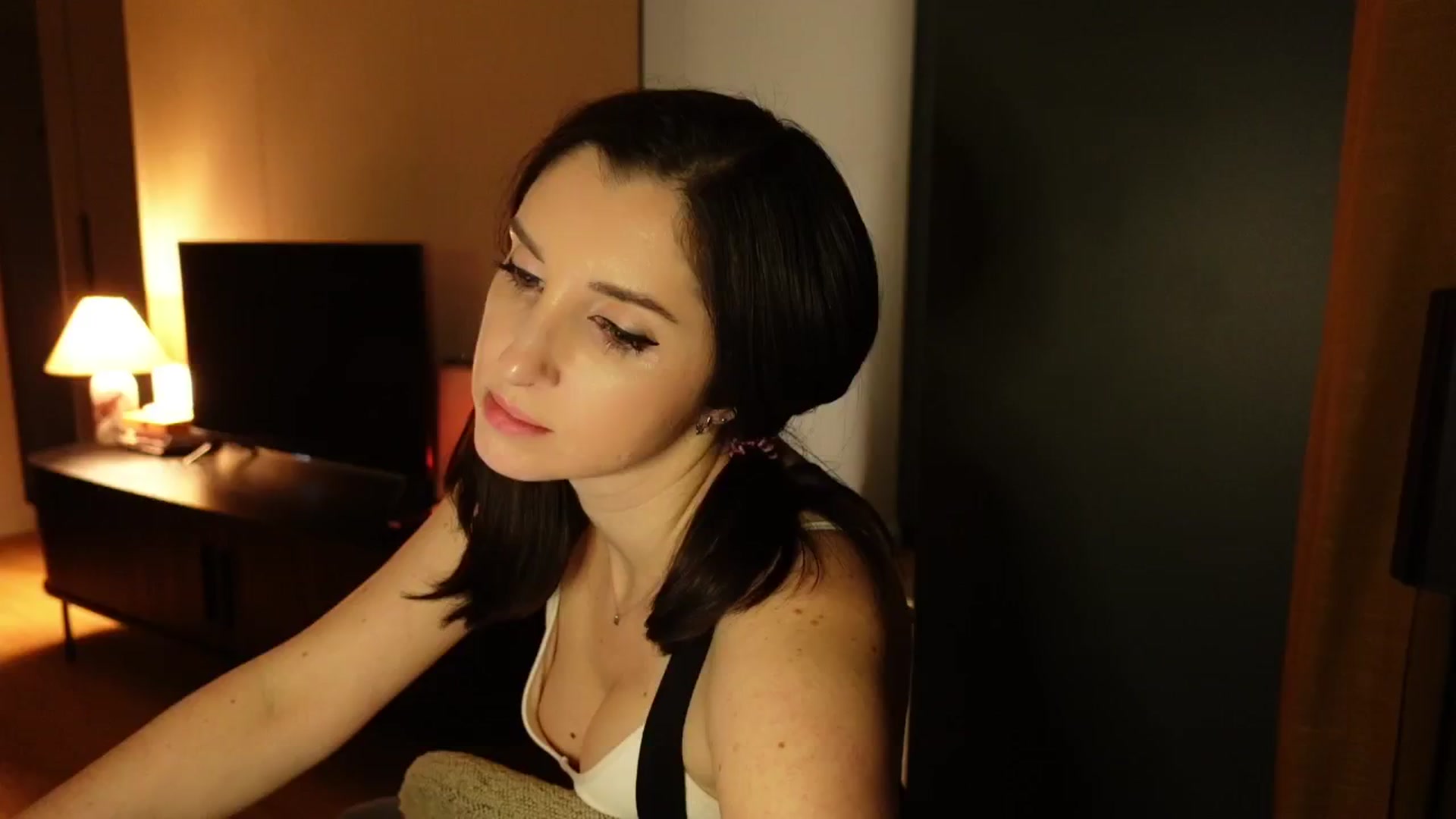 Gallery image thumbnail from Maddie's myfreecams stream on, 02/14/2025, 24:26 image 13 of 20