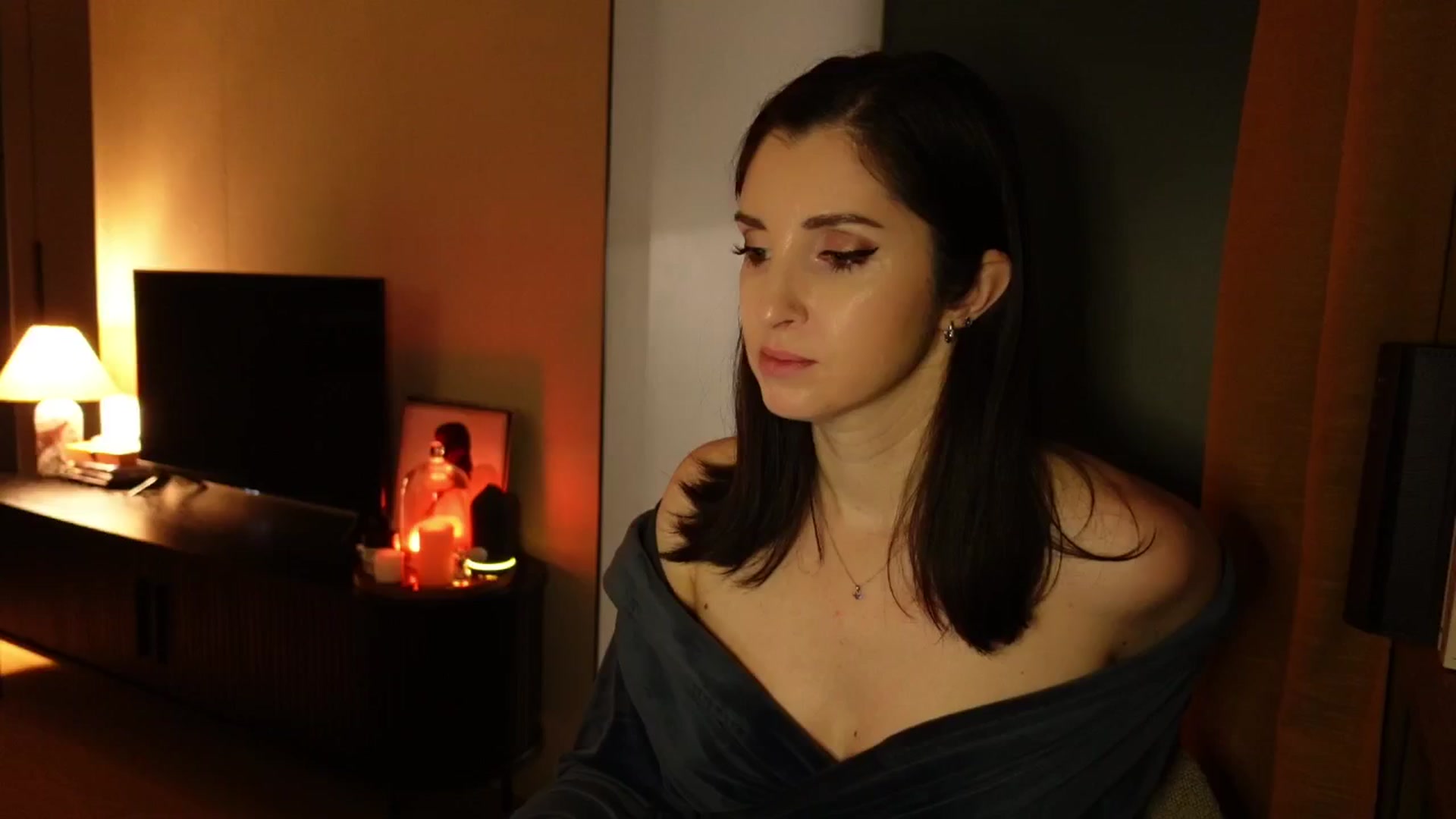 Gallery image thumbnail from Maddie's myfreecams stream on, 02/18/2025, 24:59 image 1 of 20