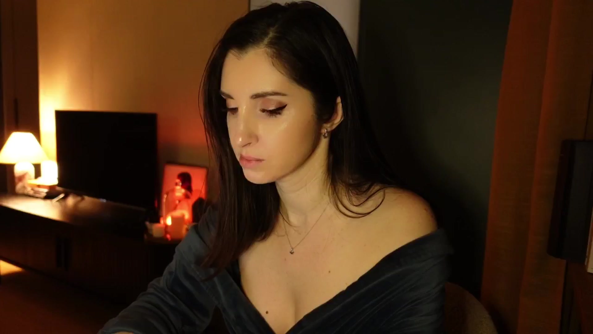 Gallery image thumbnail from Maddie's myfreecams stream on, 02/18/2025, 24:59 image 16 of 20