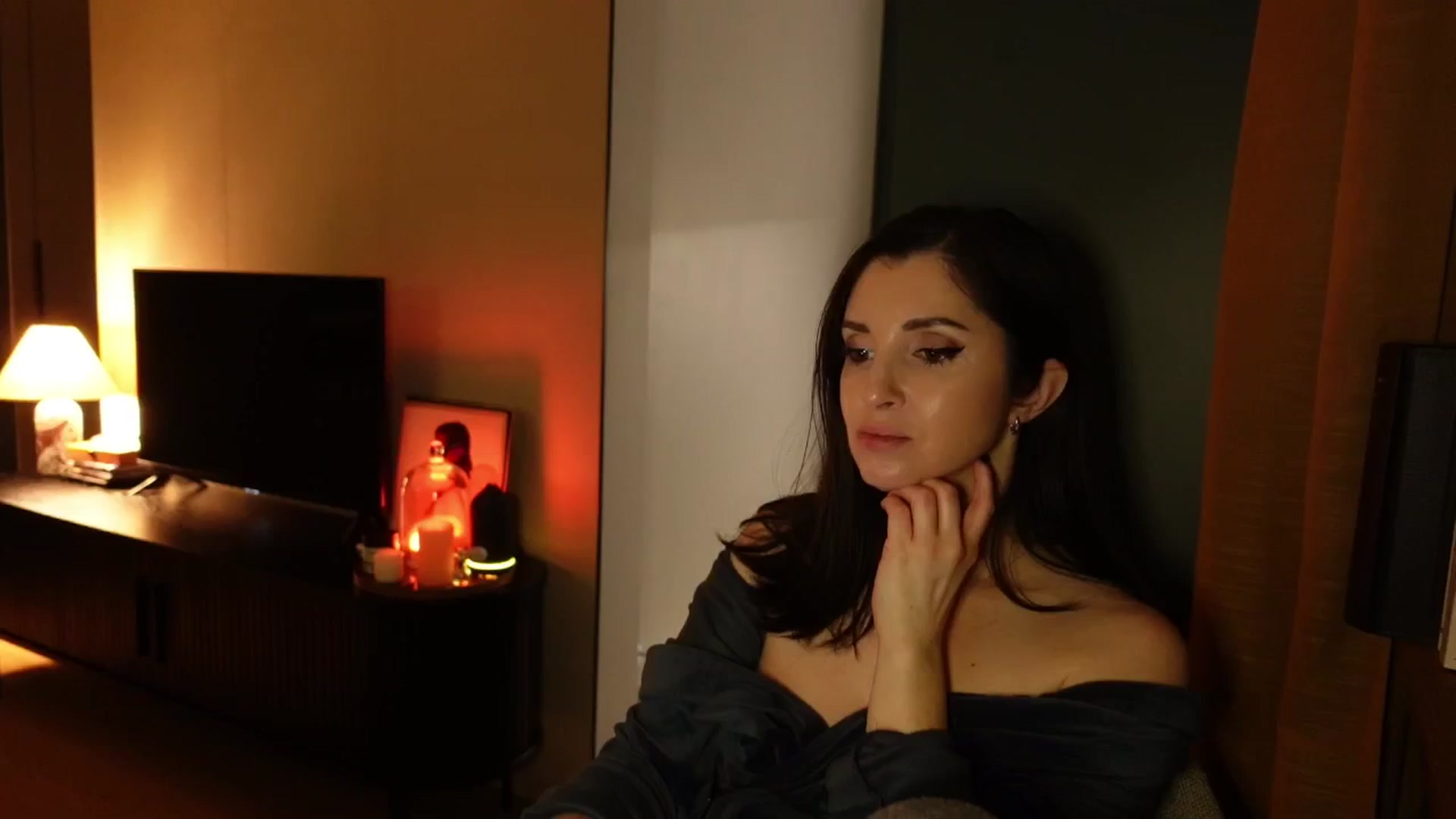 Gallery image thumbnail from Maddie's myfreecams stream on, 02/18/2025, 24:59 image 13 of 20