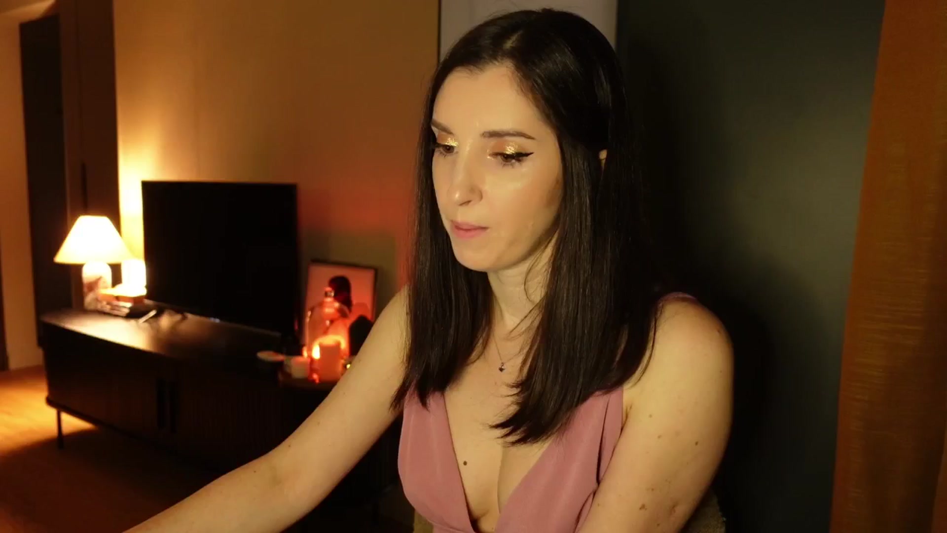 Gallery image thumbnail from Maddie's myfreecams stream on, 02/18/2025, 17:35 image 18 of 20