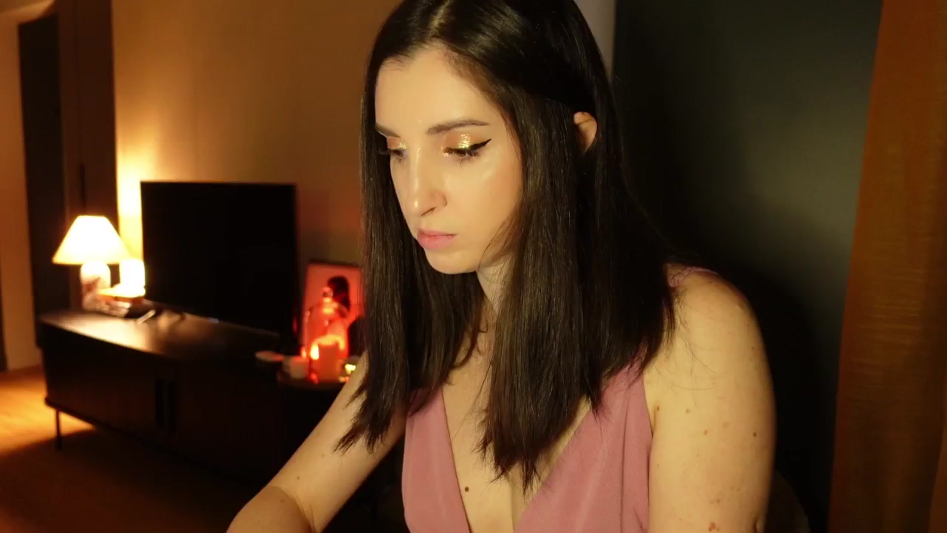 Gallery image thumbnail from Maddie's myfreecams stream on, 02/18/2025, 17:35 image 4 of 20