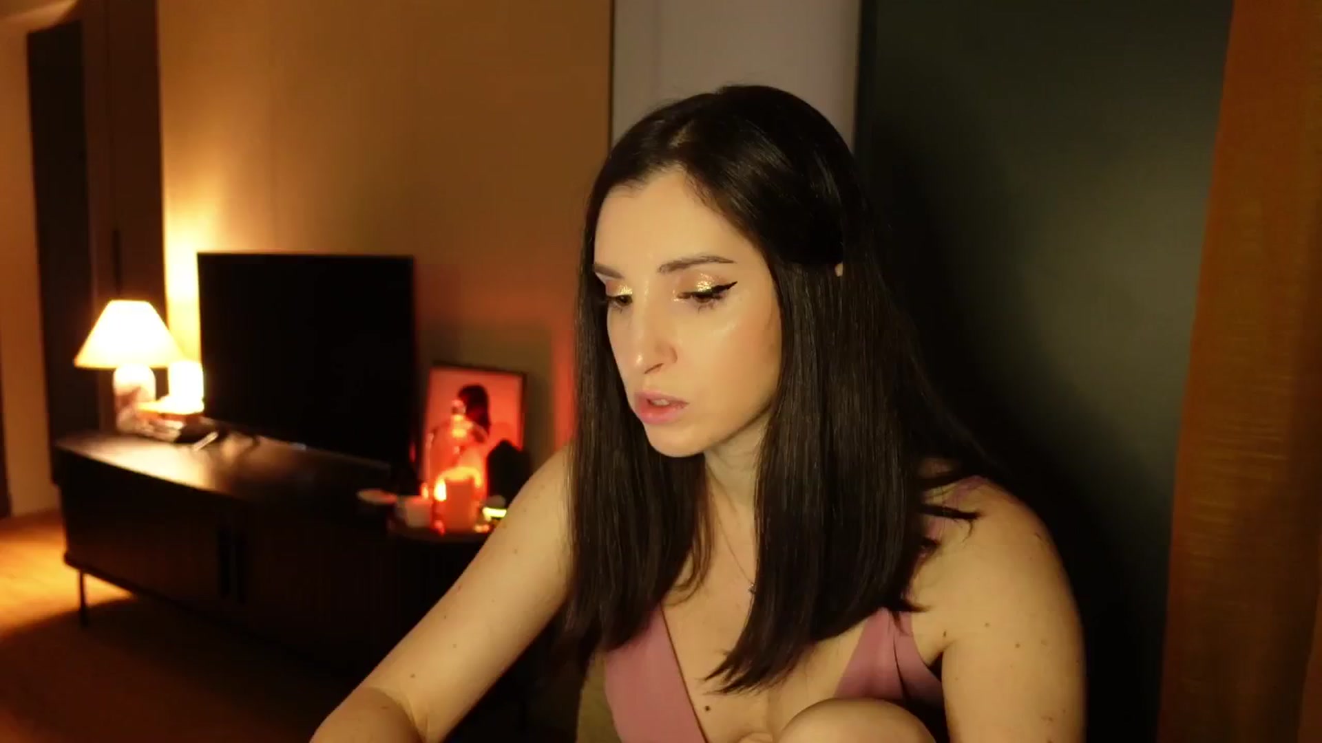 Gallery image thumbnail from Maddie's myfreecams stream on, 02/18/2025, 17:35 image 14 of 20
