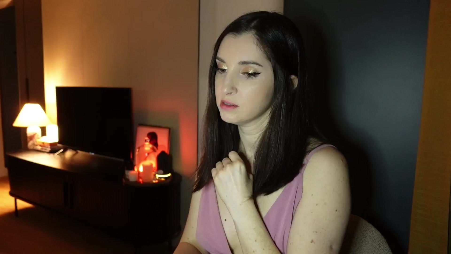 Gallery image thumbnail from Maddie's myfreecams stream on, 02/18/2025, 21:15 image 2 of 20