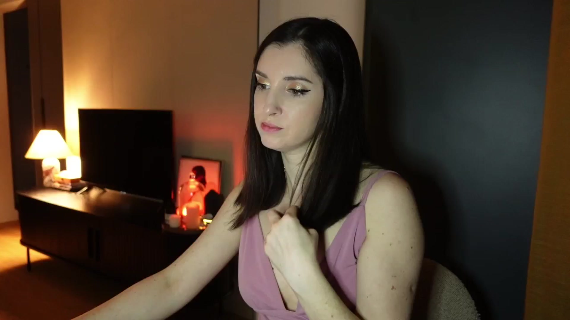 Gallery image thumbnail from Maddie's myfreecams stream on, 02/18/2025, 21:15 image 7 of 20