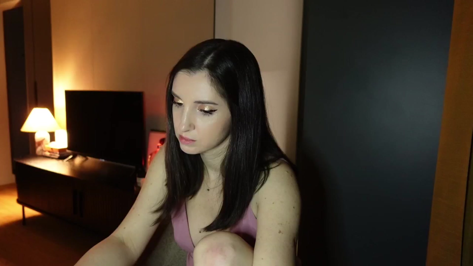 Gallery image thumbnail from Maddie's myfreecams stream on, 02/18/2025, 21:15 image 16 of 20