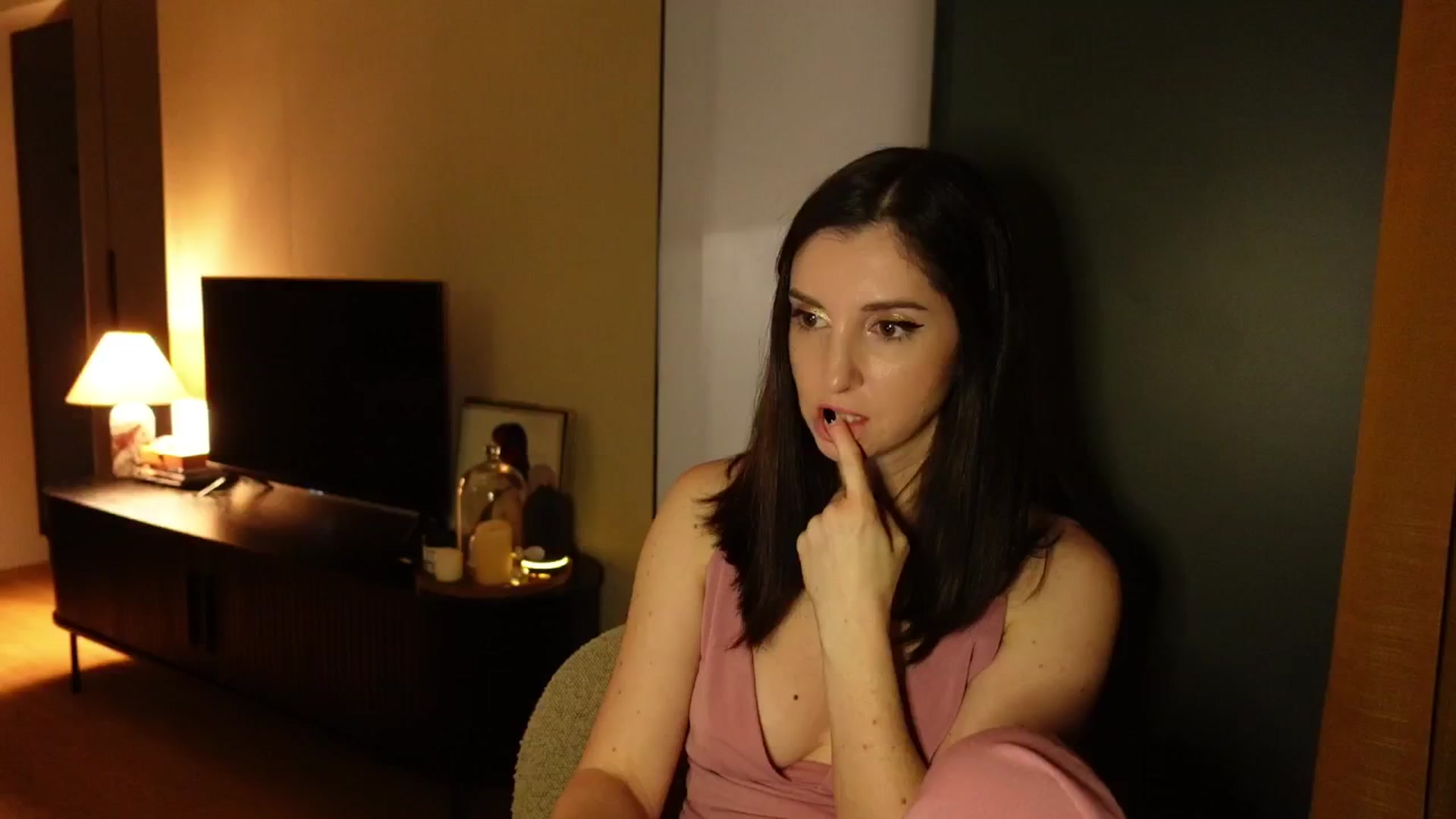 Gallery image thumbnail from Maddie's myfreecams stream on, 02/19/2025, 24:10 image 9 of 20