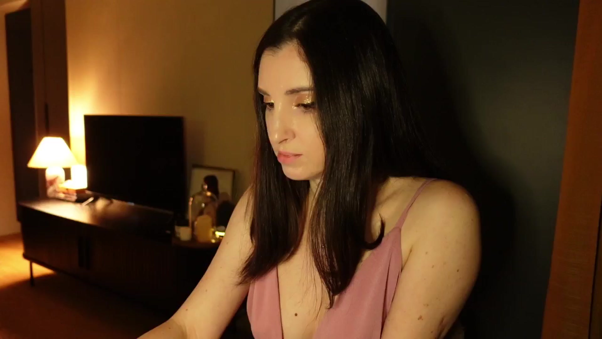 Gallery image thumbnail from Maddie's myfreecams stream on, 02/19/2025, 24:10 image 18 of 20