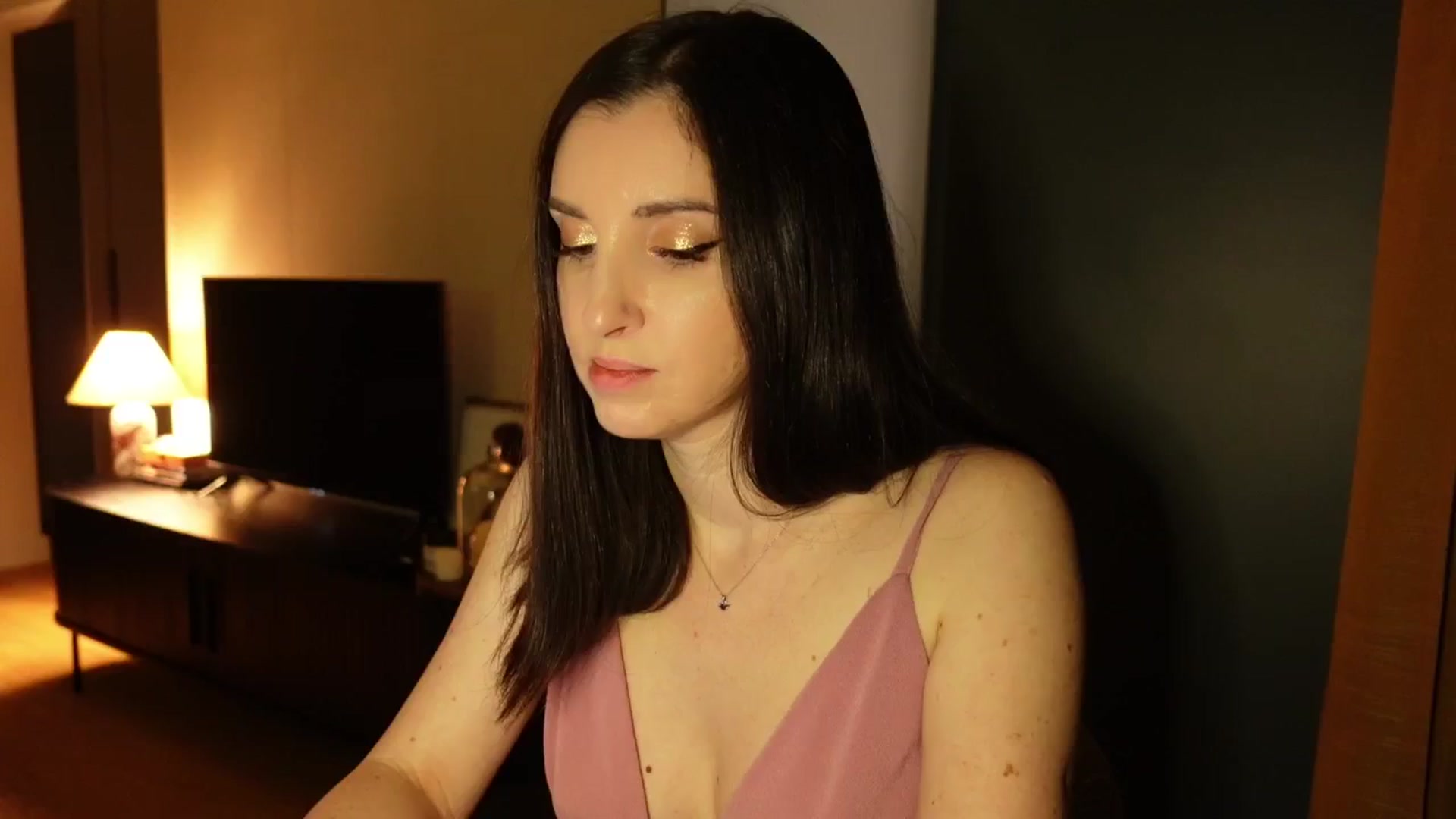 Gallery image thumbnail from Maddie's myfreecams stream on, 02/19/2025, 24:10 image 15 of 20