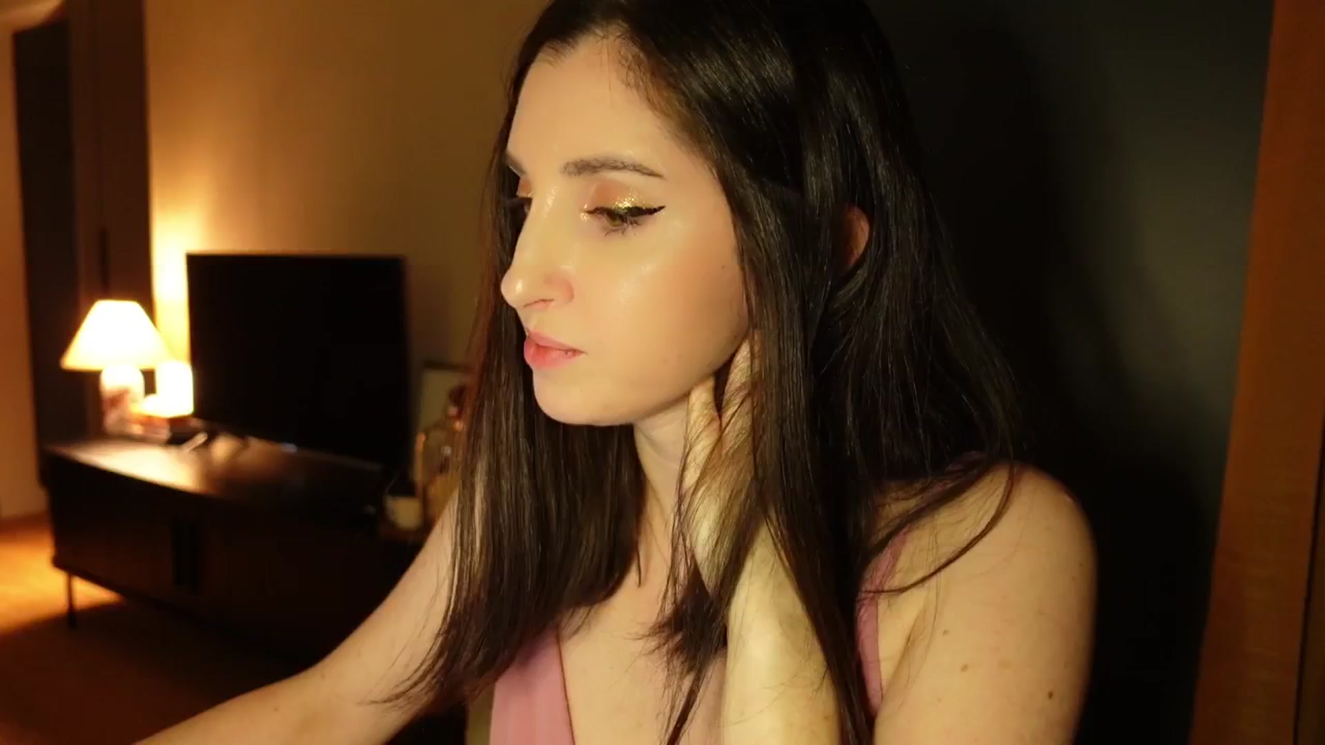 Gallery image thumbnail from Maddie's myfreecams stream on, 02/19/2025, 24:10 image 8 of 20