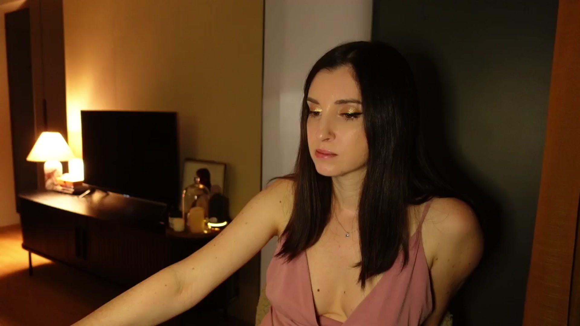 Gallery image thumbnail from Maddie's myfreecams stream on, 02/19/2025, 01:30 image 15 of 20