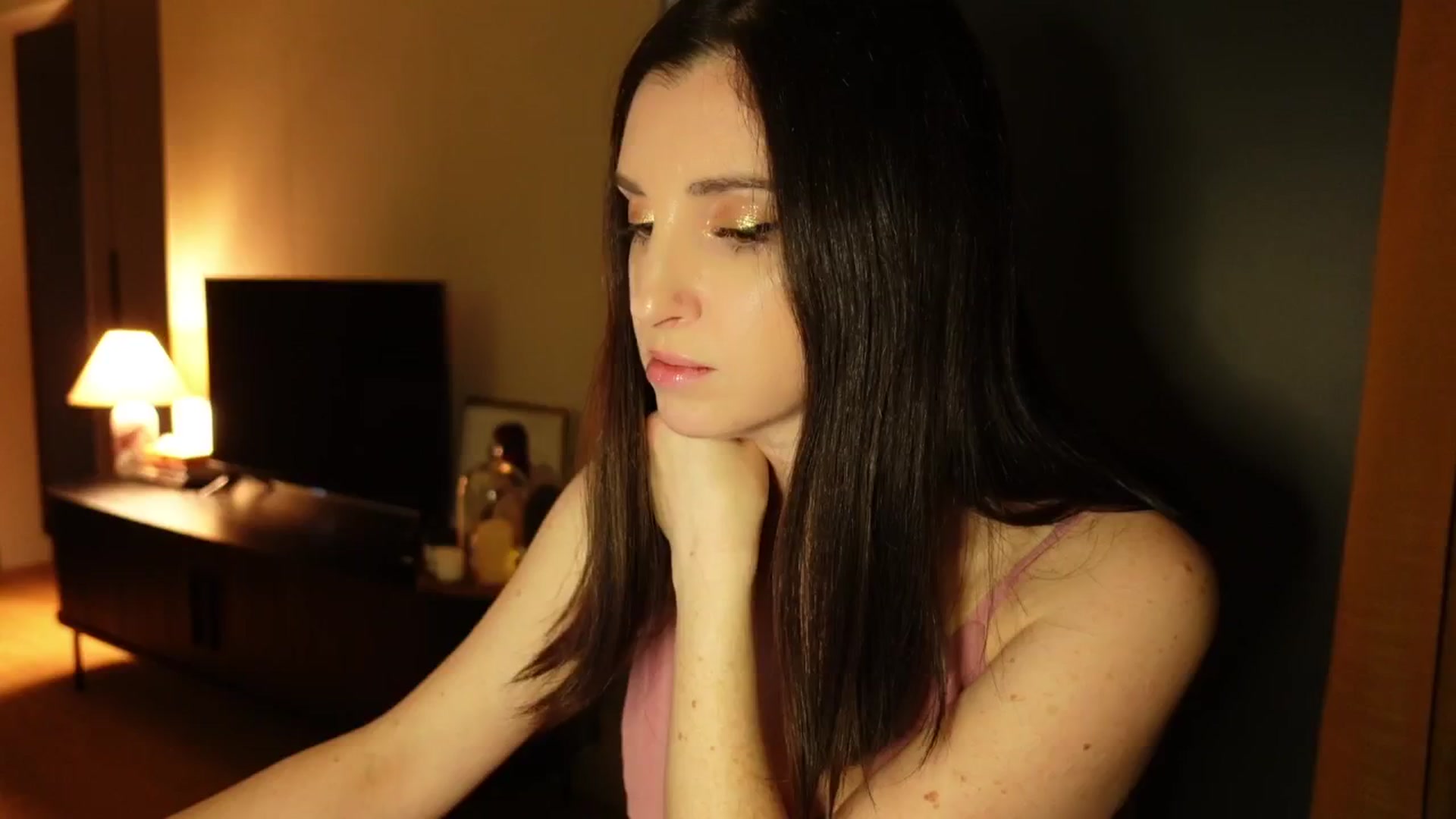 Gallery image thumbnail from Maddie's myfreecams stream on, 02/19/2025, 01:30 image 14 of 20