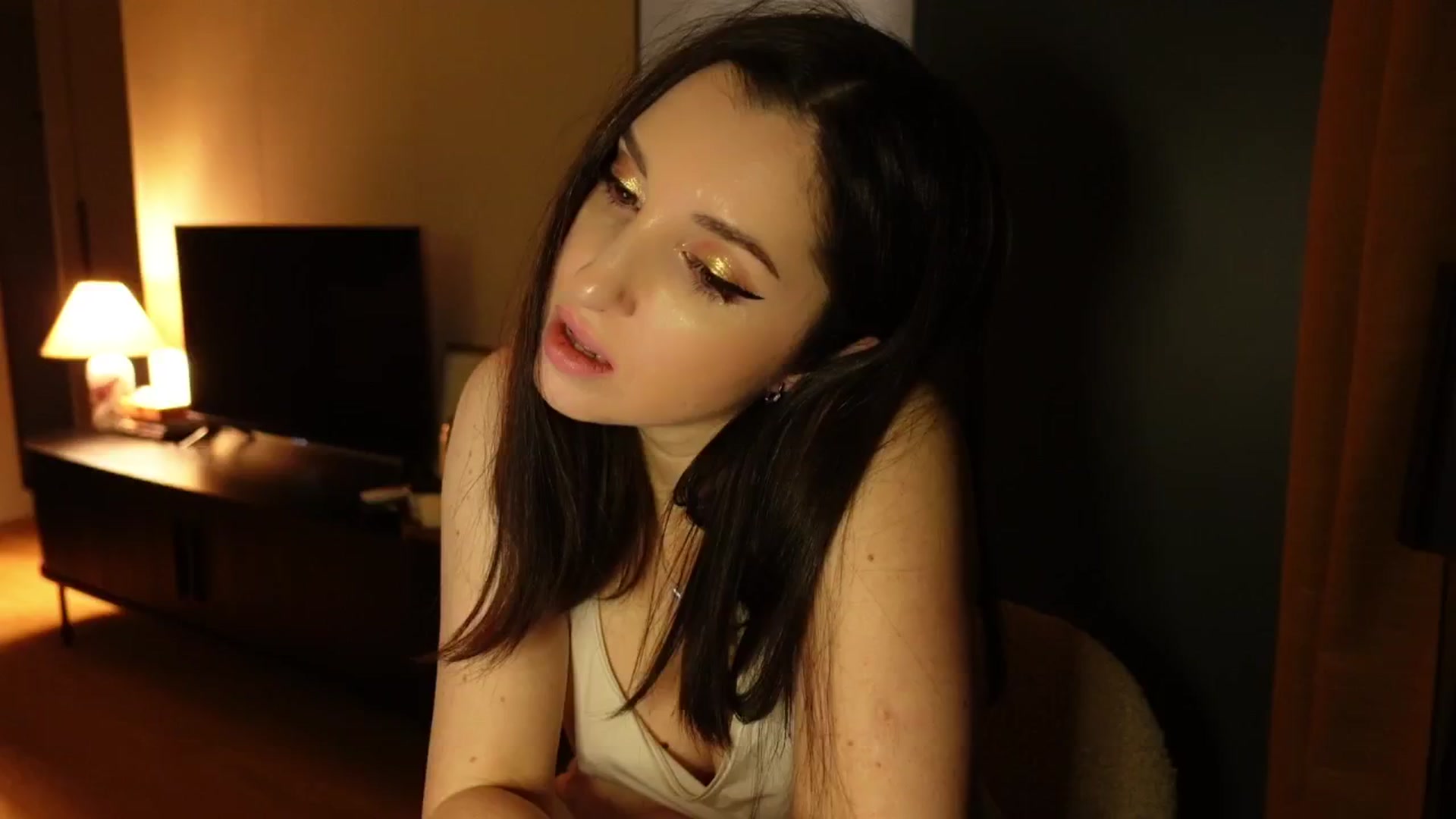 Gallery image thumbnail from Maddie's myfreecams stream on, 02/19/2025, 18:21 image 8 of 20