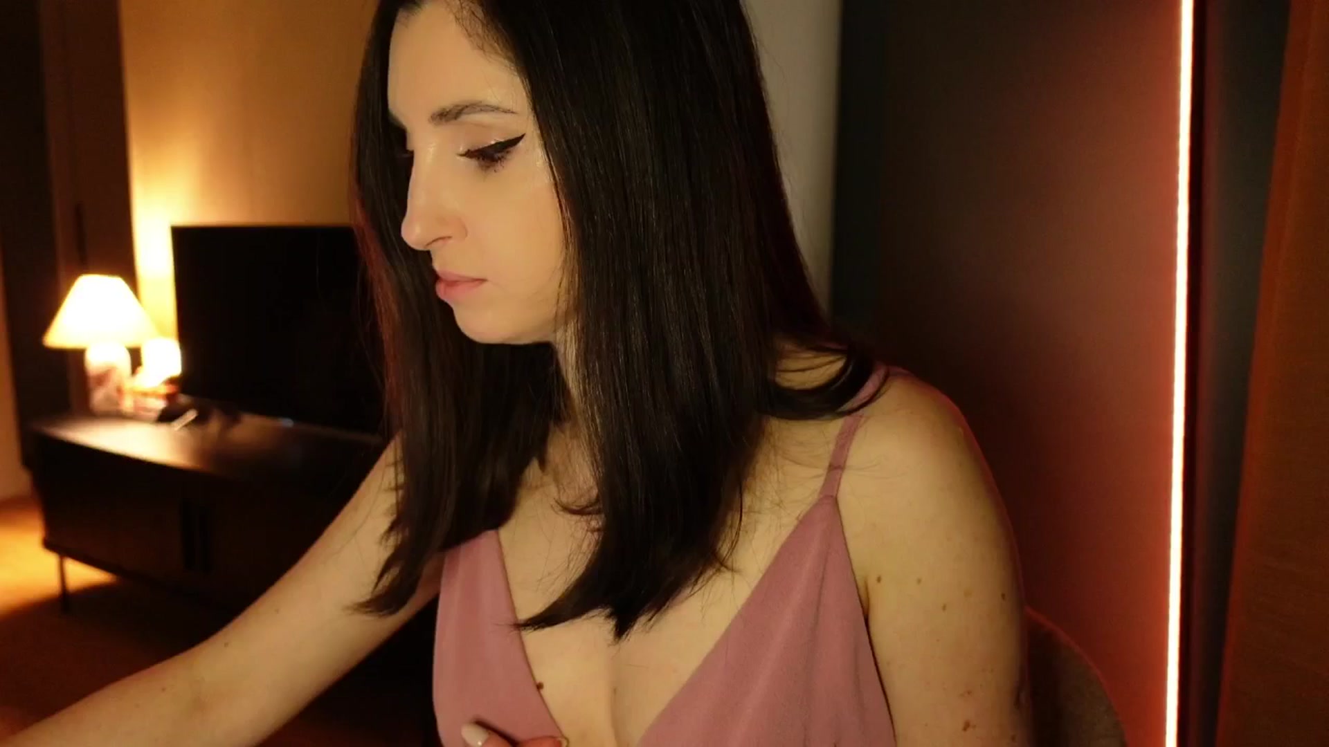 Gallery image thumbnail from Maddie's myfreecams stream on, 03/04/2025, 22:40 image 13 of 20
