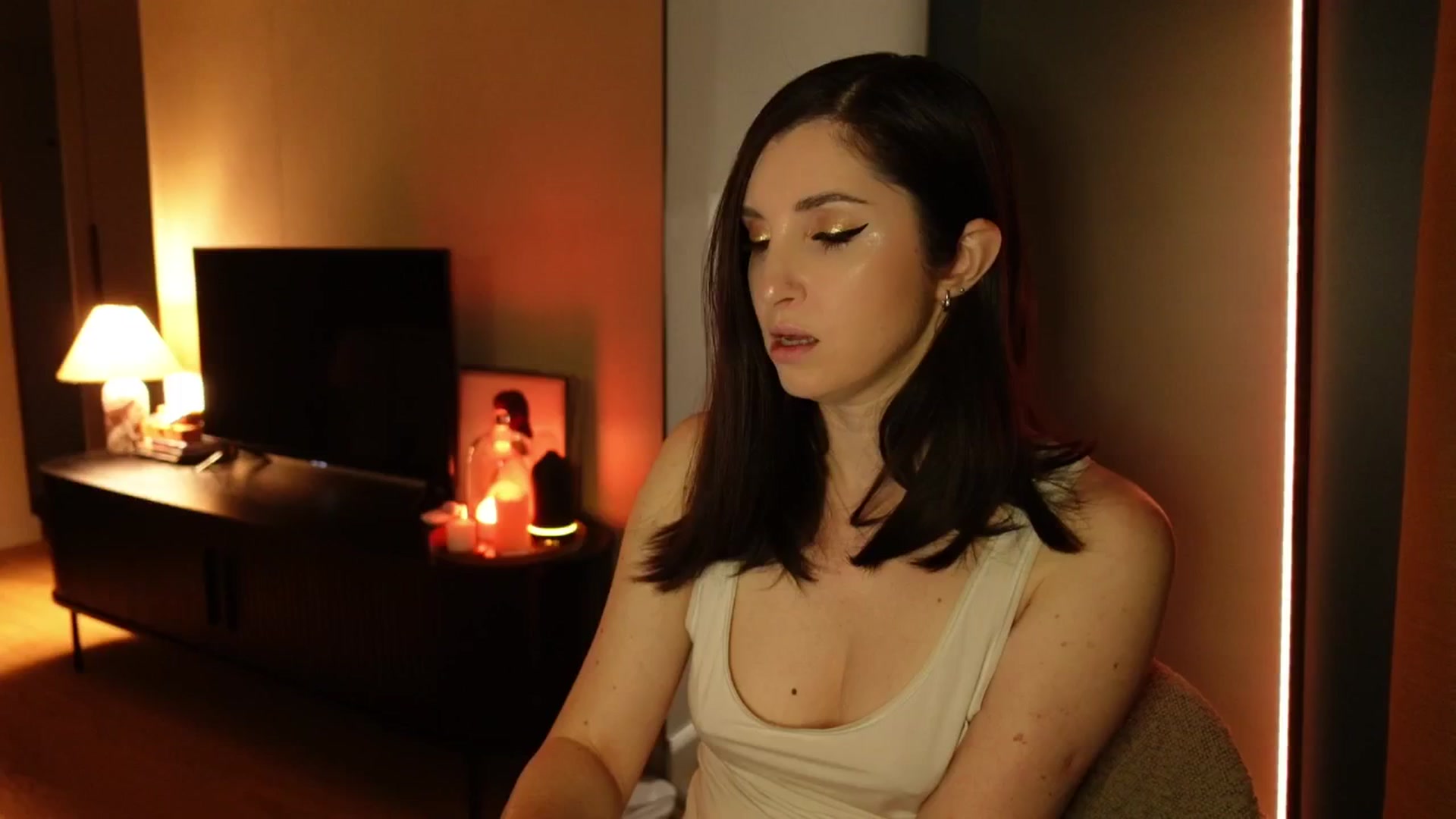 Gallery image thumbnail from Maddie's myfreecams stream on, 03/05/2025, 19:32 image 3 of 20