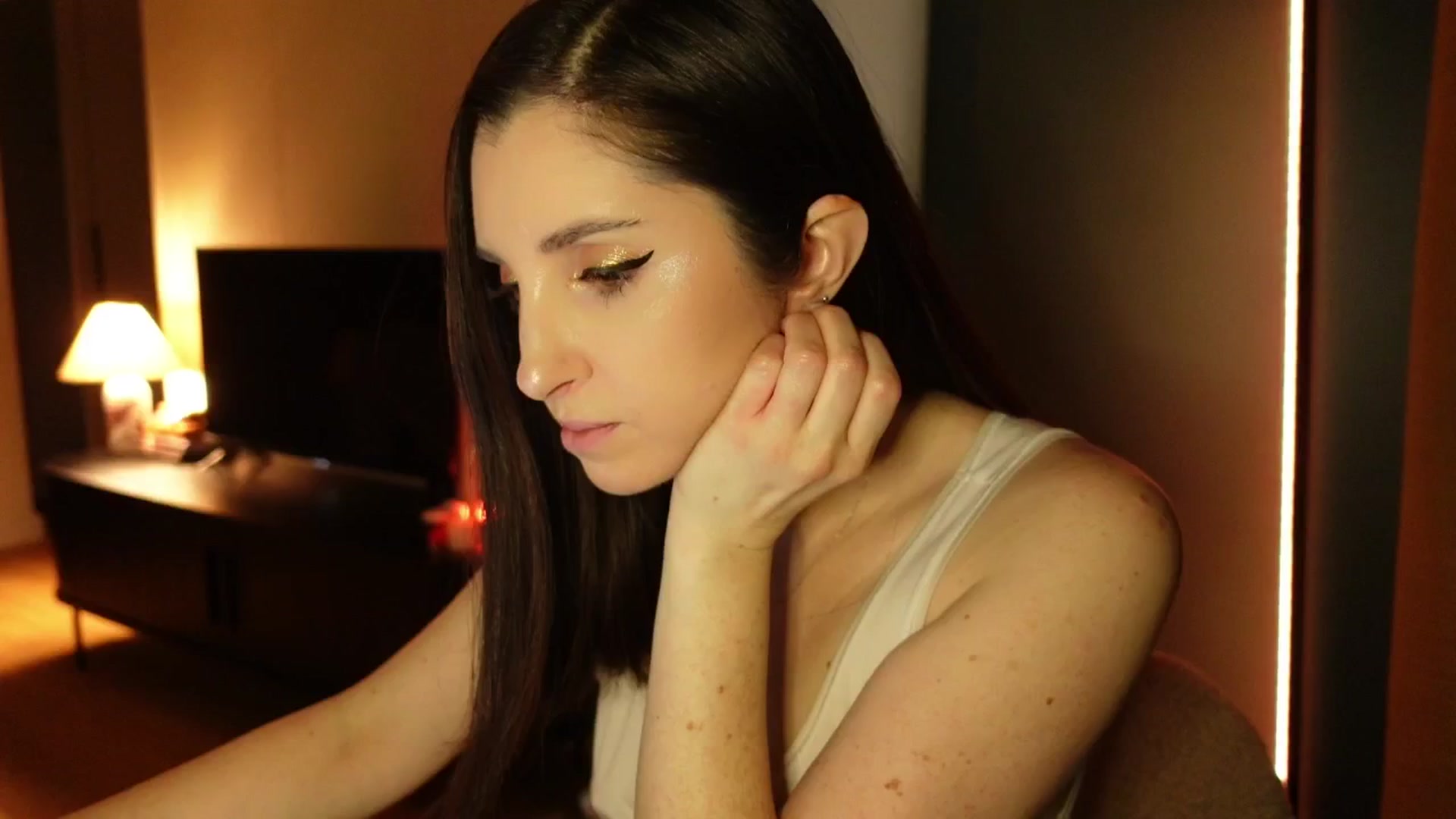 Gallery image thumbnail from Maddie's myfreecams stream on, 03/05/2025, 21:11 image 2 of 20