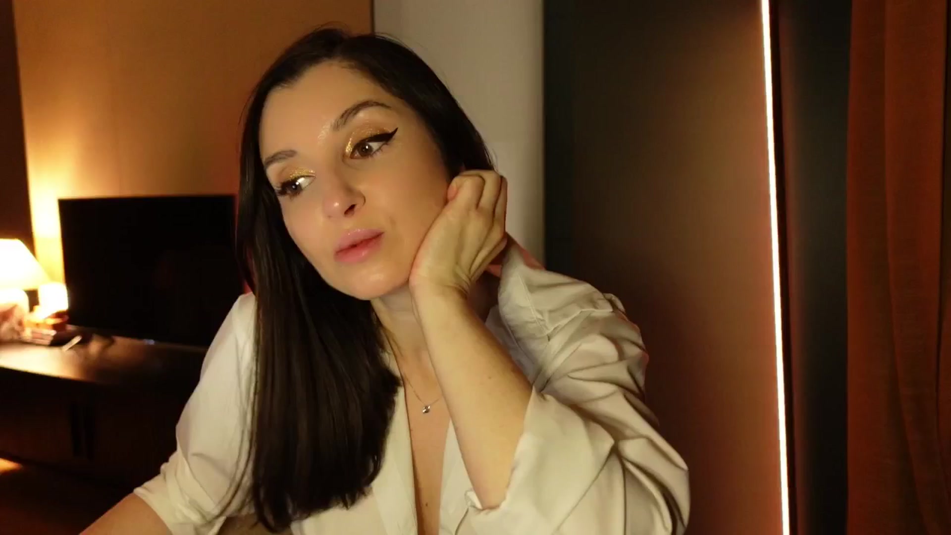 Gallery image thumbnail from Maddie's myfreecams stream on, 03/06/2025, 24:12 image 8 of 20