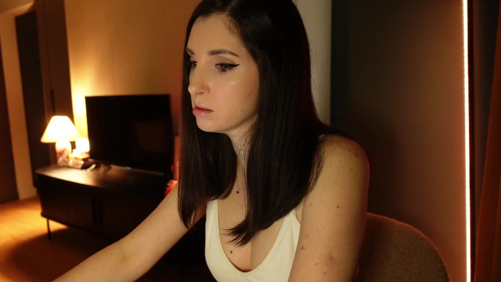 Gallery image thumbnail from Maddie's myfreecams stream on, 03/06/2025, 22:31 image 14 of 20