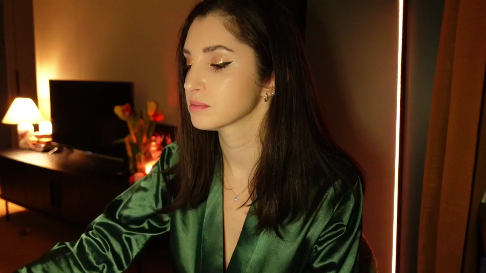 Gallery image thumbnail from Maddie's myfreecams stream on, 03/11/2025, 20:38 image 10 of 20