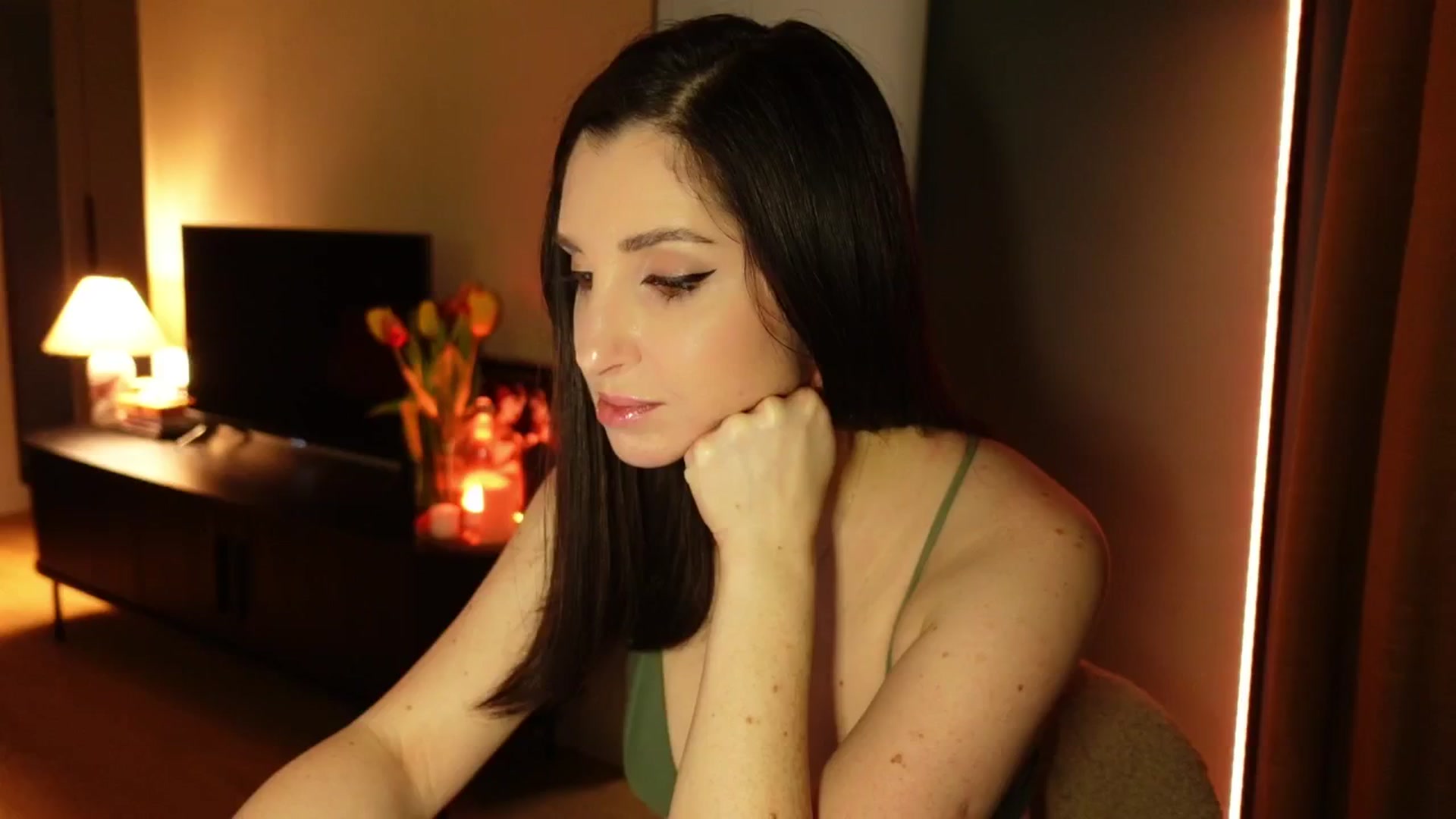 Gallery image thumbnail from Maddie's myfreecams stream on, 03/13/2025, 24:01 image 6 of 20