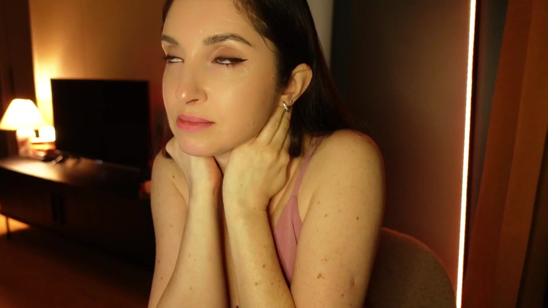 Gallery image thumbnail from Maddie's myfreecams stream on, 03/16/2025, 24:03 image 1 of 20