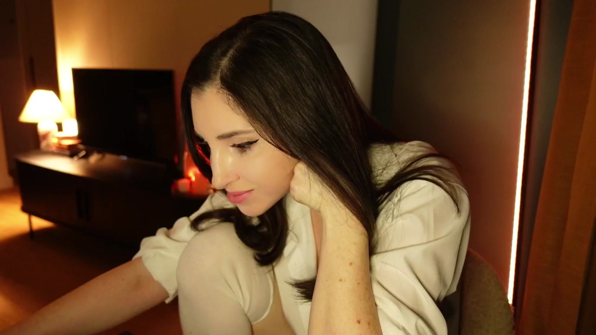 Gallery image thumbnail from Maddie's myfreecams stream on, 03/18/2025, 21:40 image 6 of 20