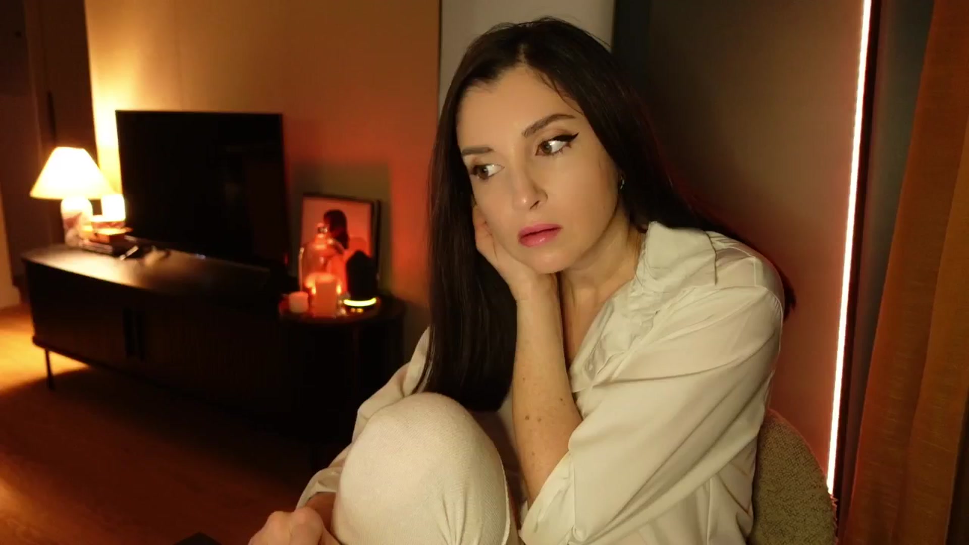 Gallery image thumbnail from Maddie's myfreecams stream on, 03/18/2025, 21:40 image 1 of 20