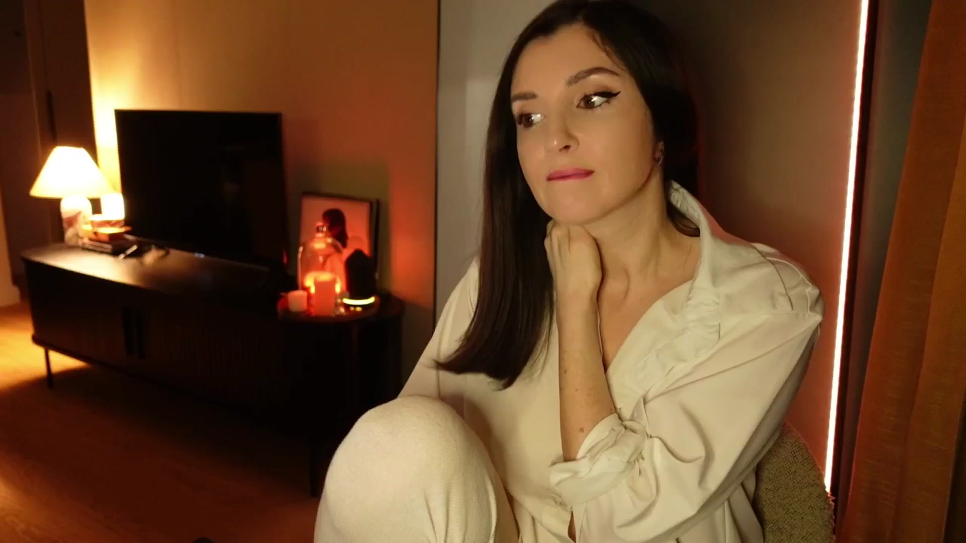Gallery image thumbnail from Maddie's myfreecams stream on, 03/18/2025, 21:40 image 4 of 20